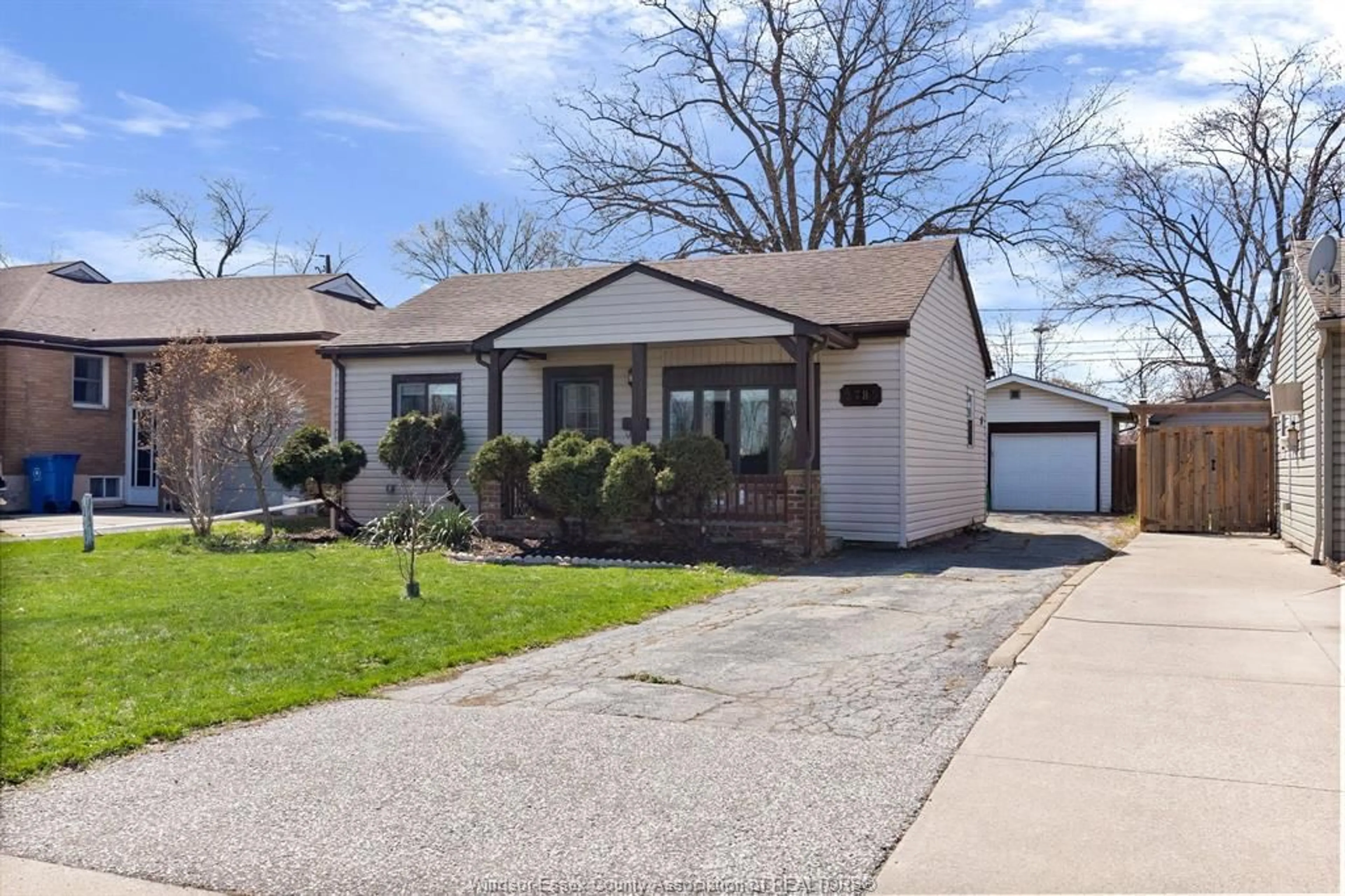 Home with vinyl exterior material, street for 2785 CLEMENCEAU Blvd, Windsor Ontario N8T 2P9