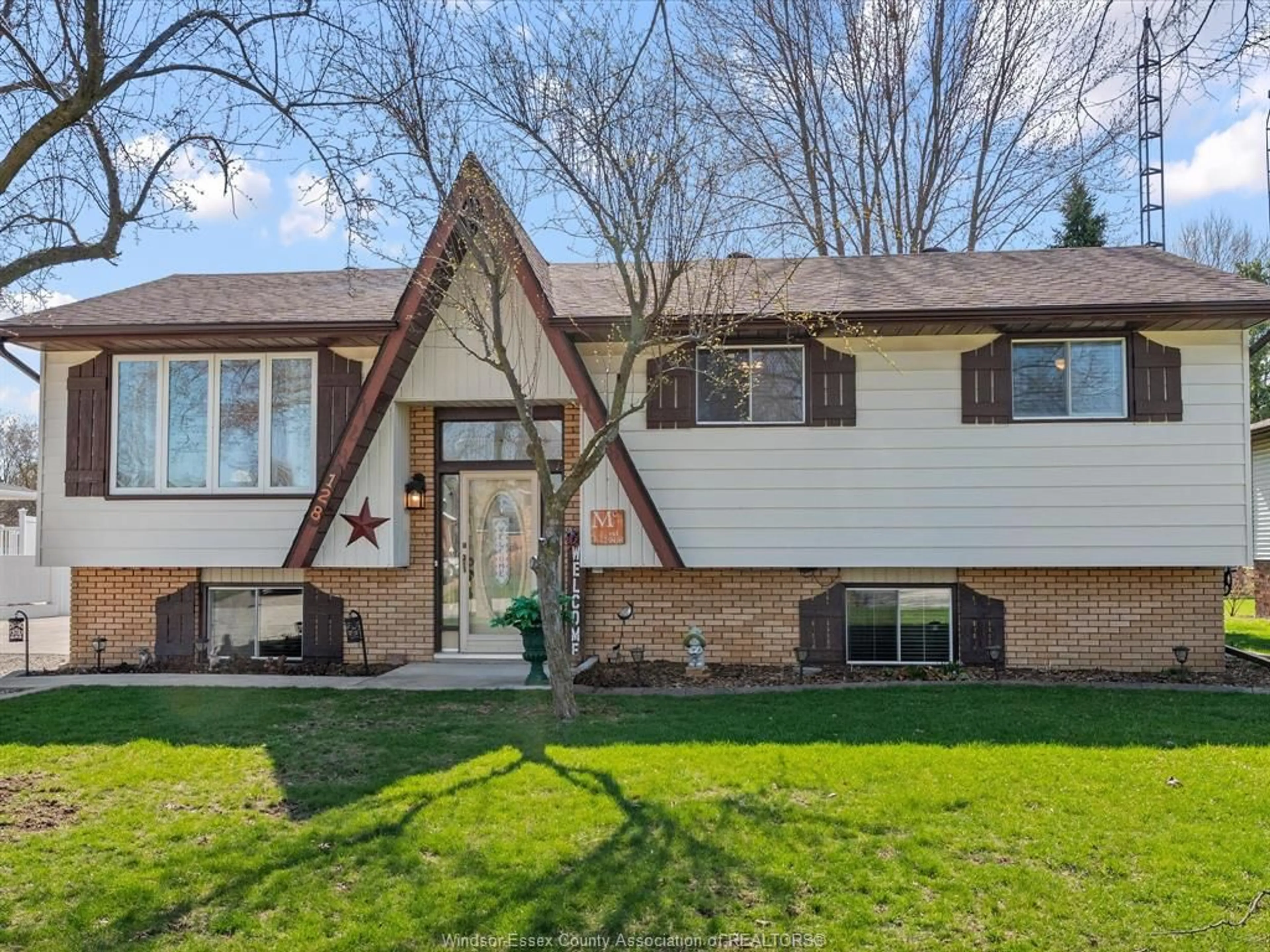 Home with vinyl exterior material, street for 128 Hill St, Cottam Ontario N0R 1B0