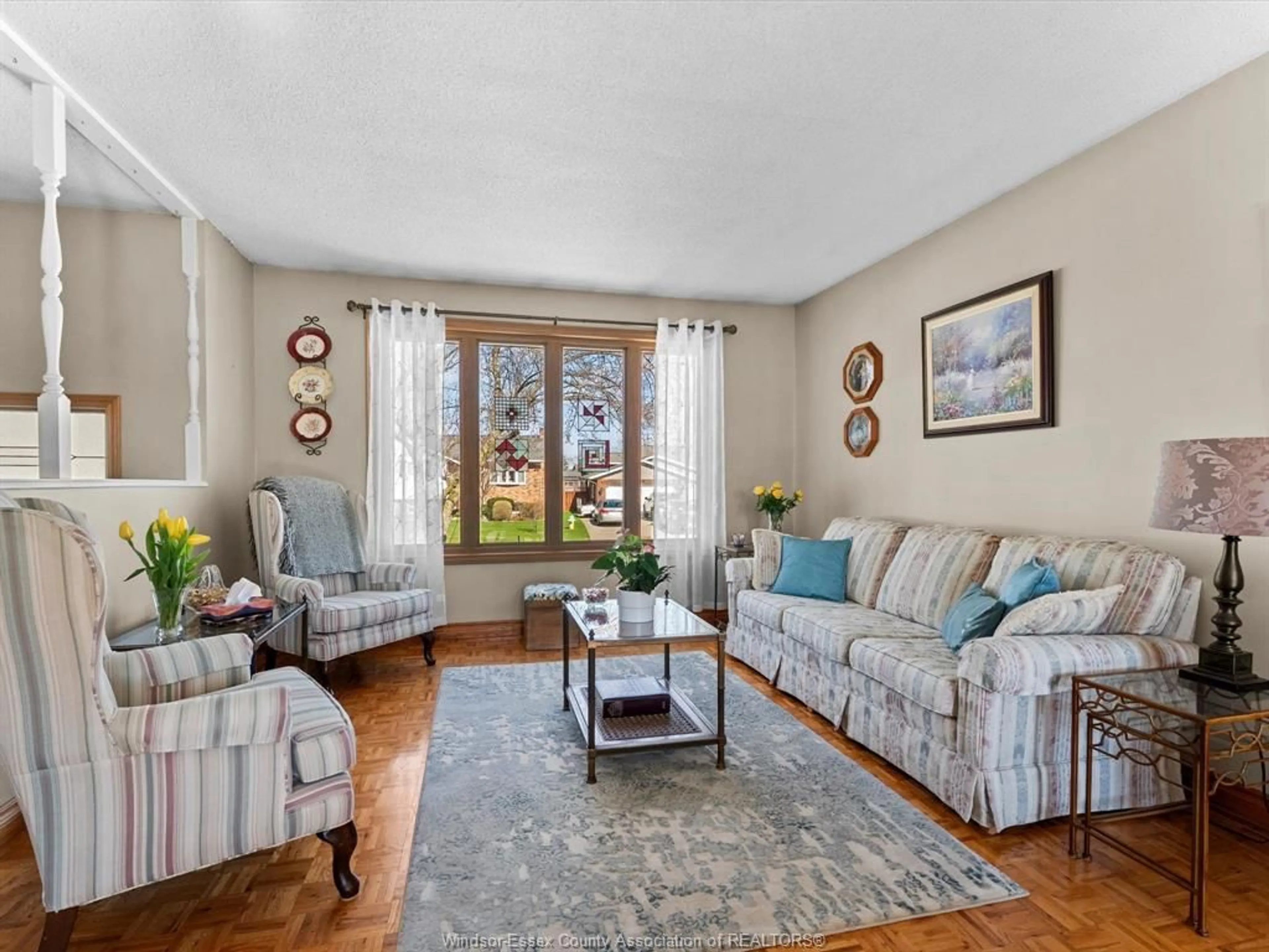 Living room with furniture, unknown for 128 Hill St, Cottam Ontario N0R 1B0