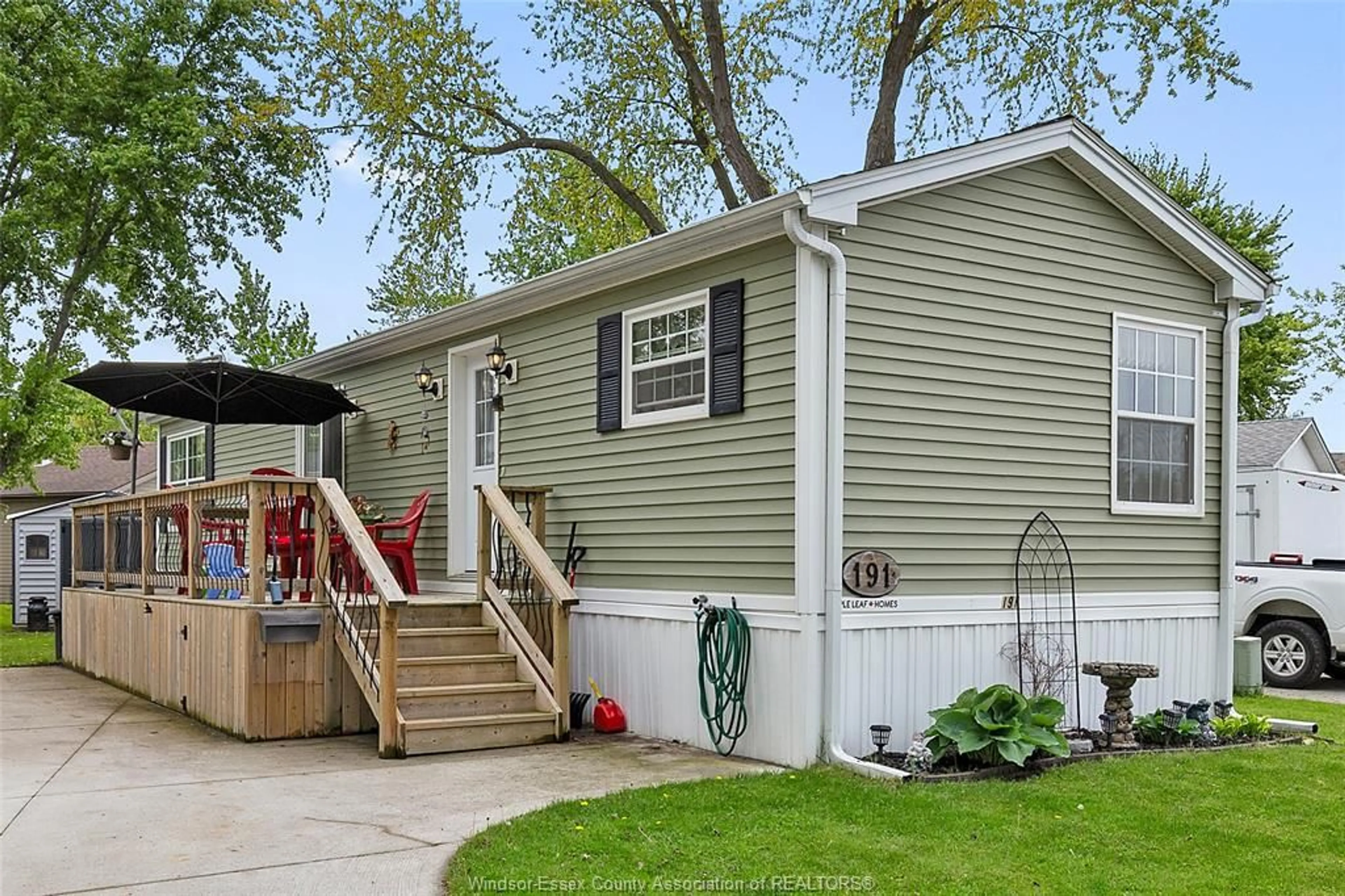 Home with vinyl exterior material, street for 191 STEVEN Crt, Essex Ontario N8M 2A8