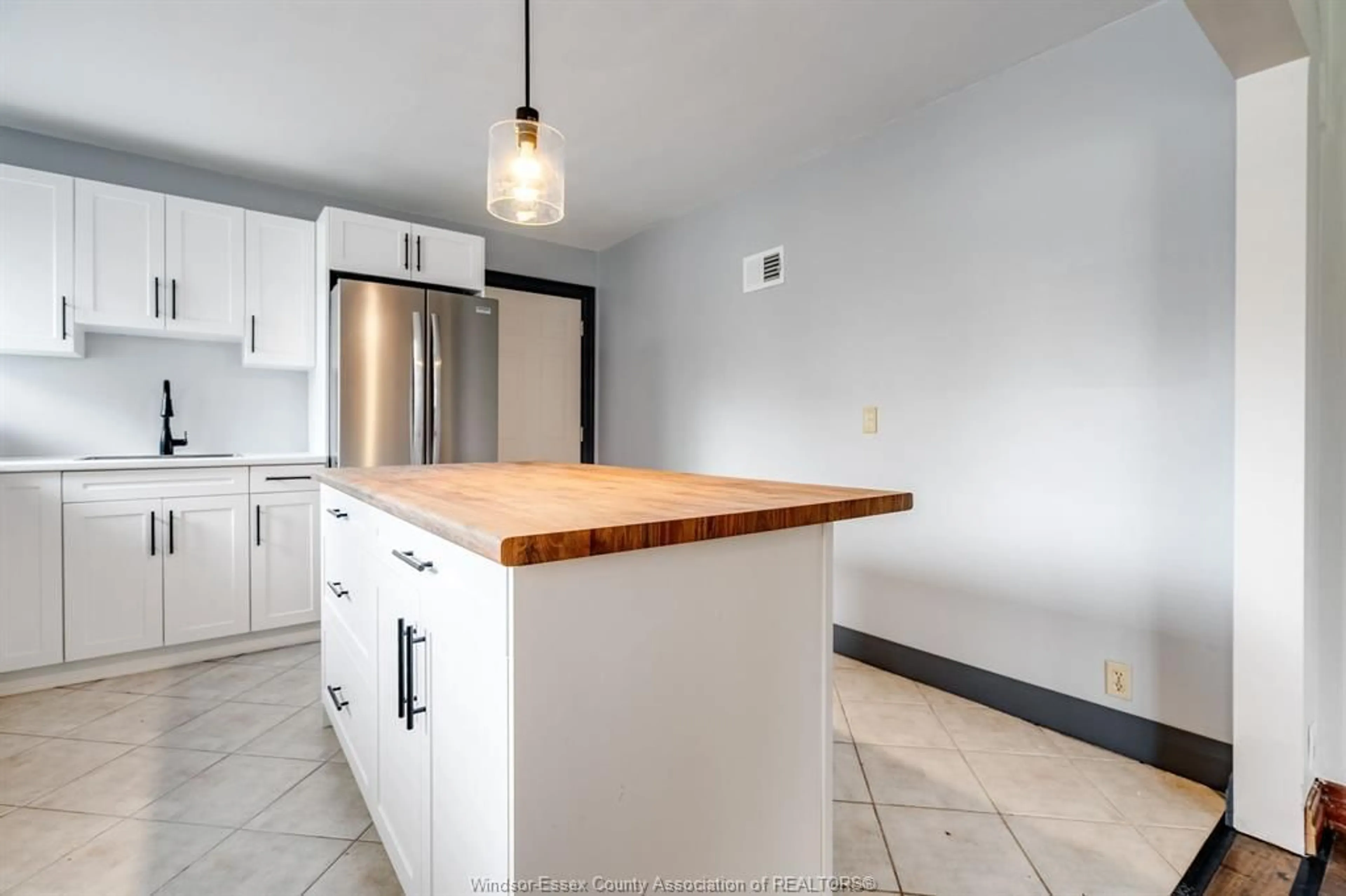 Open concept kitchen, unknown for 95 TWEEDSMUIR Ave, Chatham Ontario N7M 3Z7