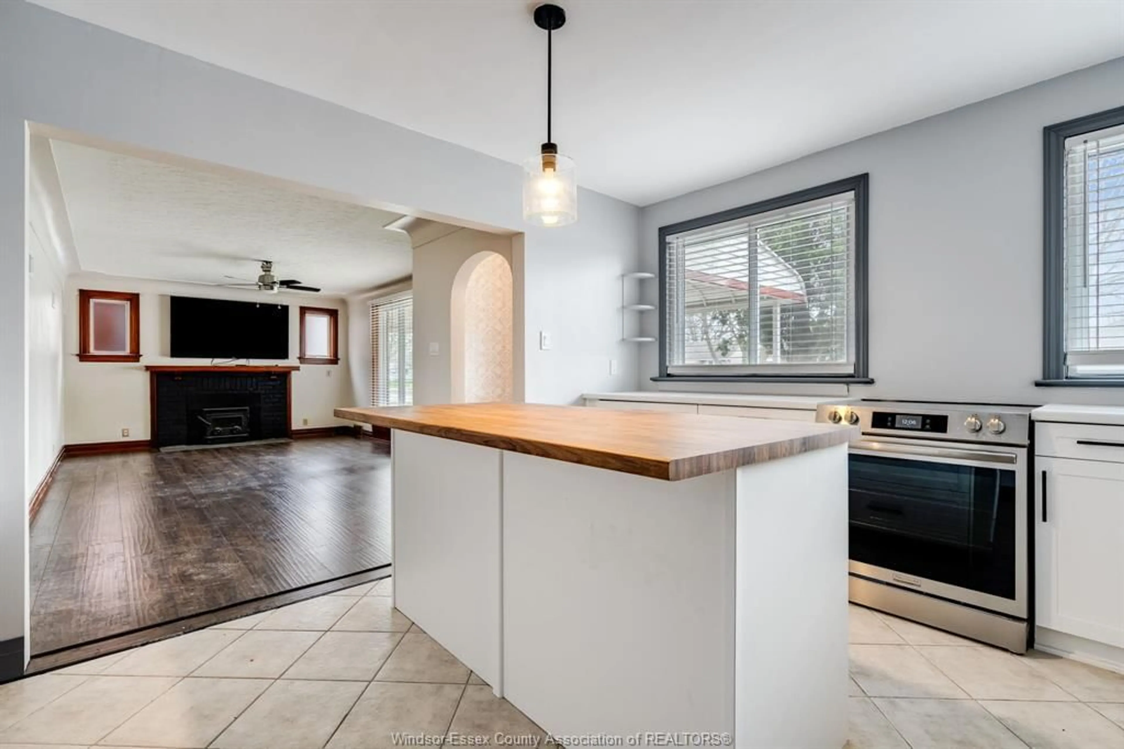 Open concept kitchen, ceramic/tile floor for 95 TWEEDSMUIR Ave, Chatham Ontario N7M 3Z7