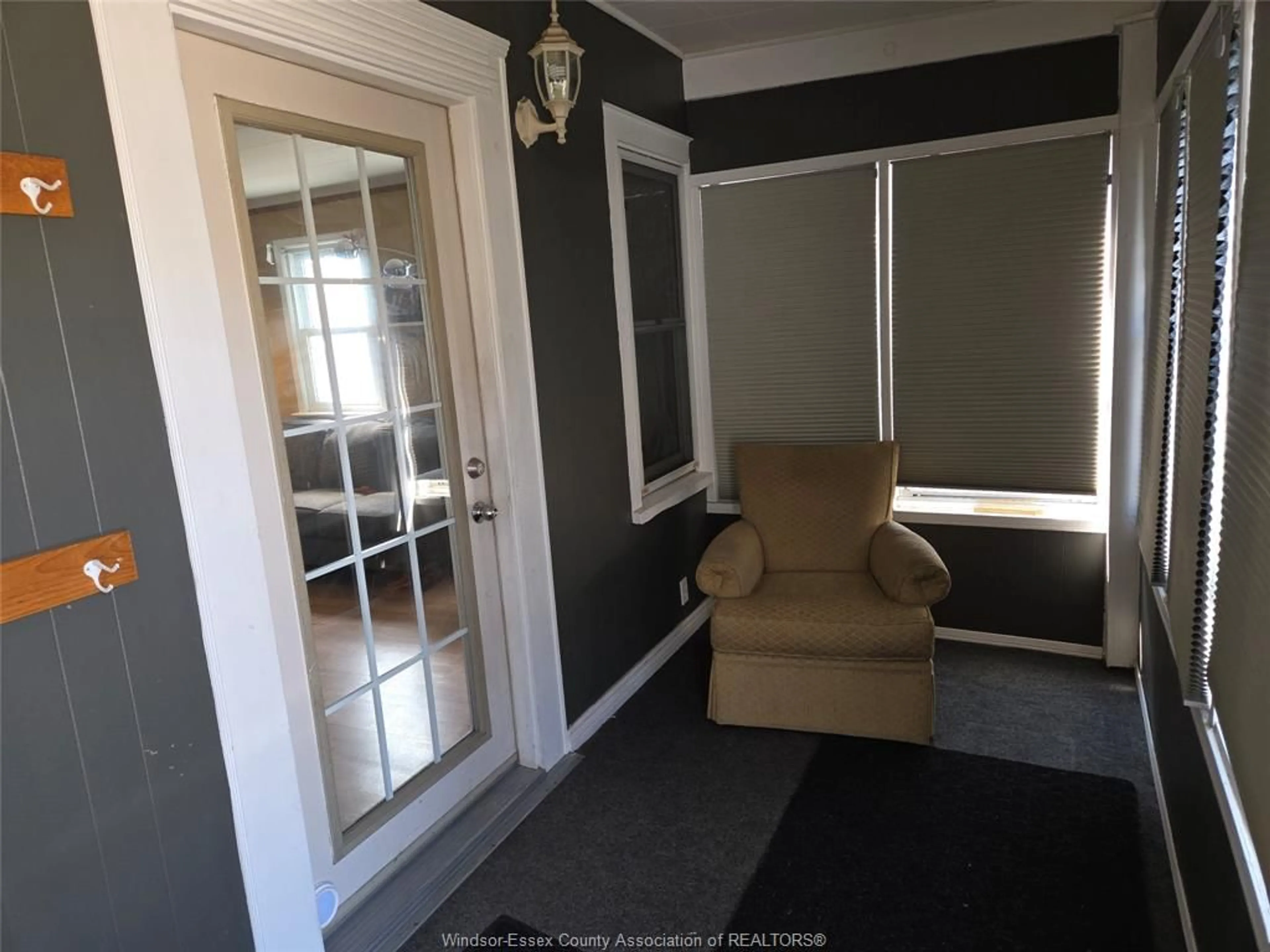 Unknown for 663 HILDEGARDE St, Windsor Ontario N8X 2Z7