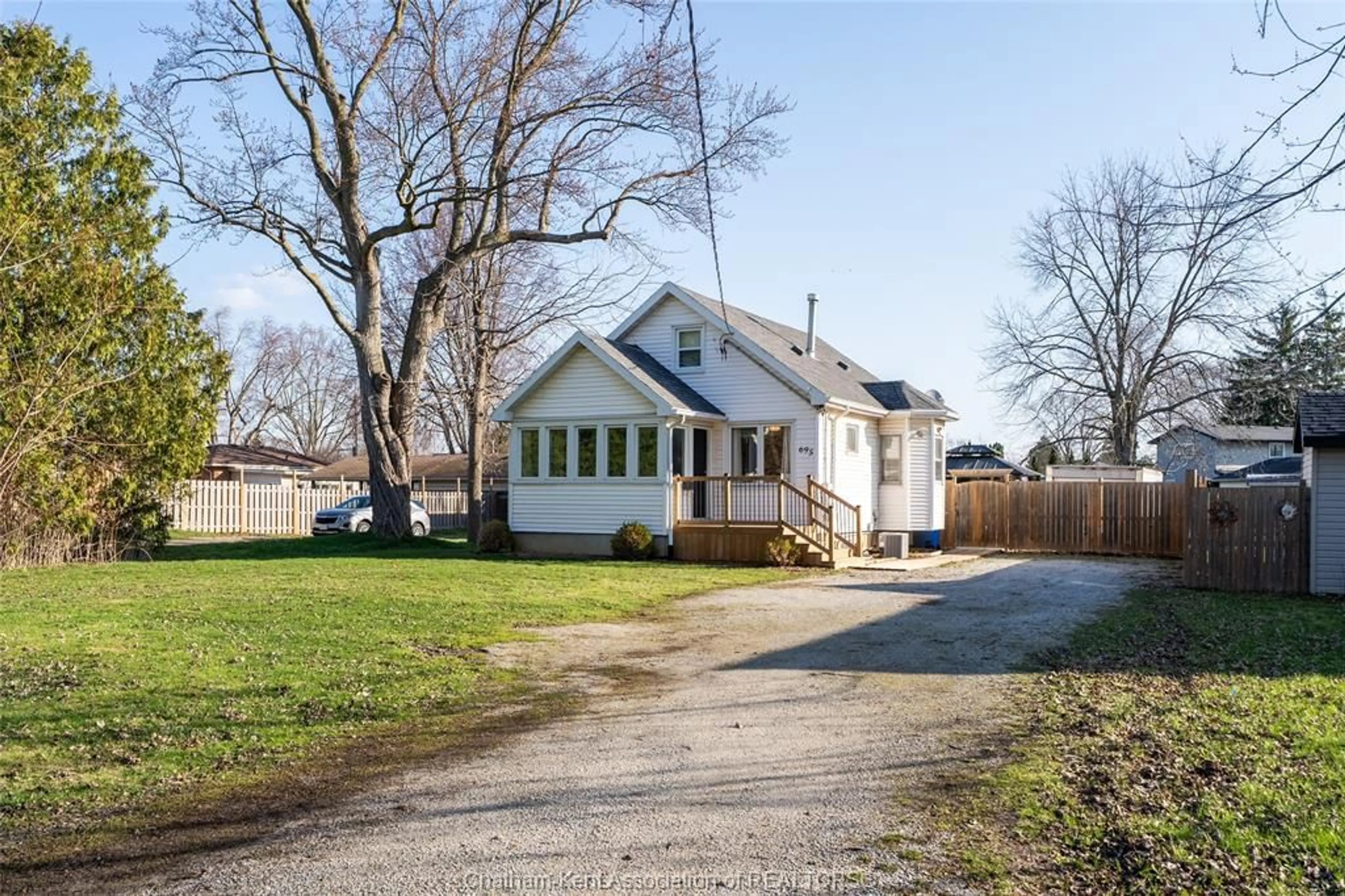 Unknown for 695 BLOOMFIELD Rd, Chatham Ontario N7M 5J5