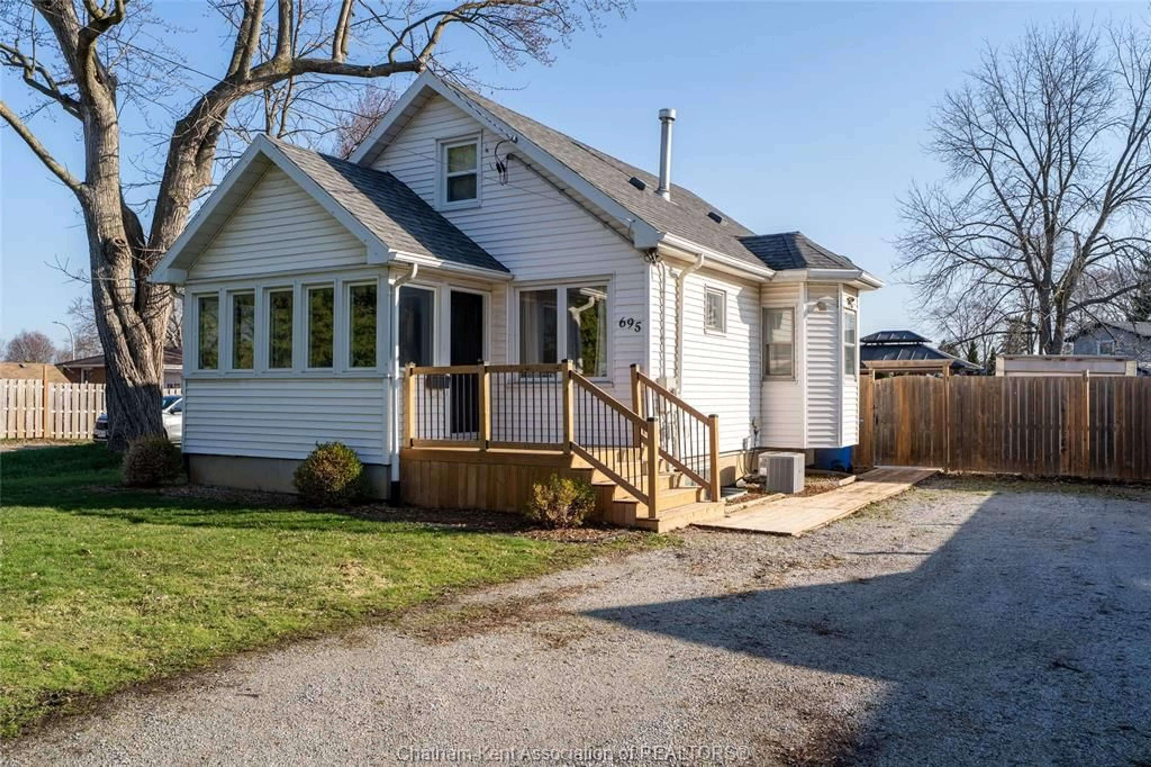 Unknown for 695 BLOOMFIELD Rd, Chatham Ontario N7M 5J5