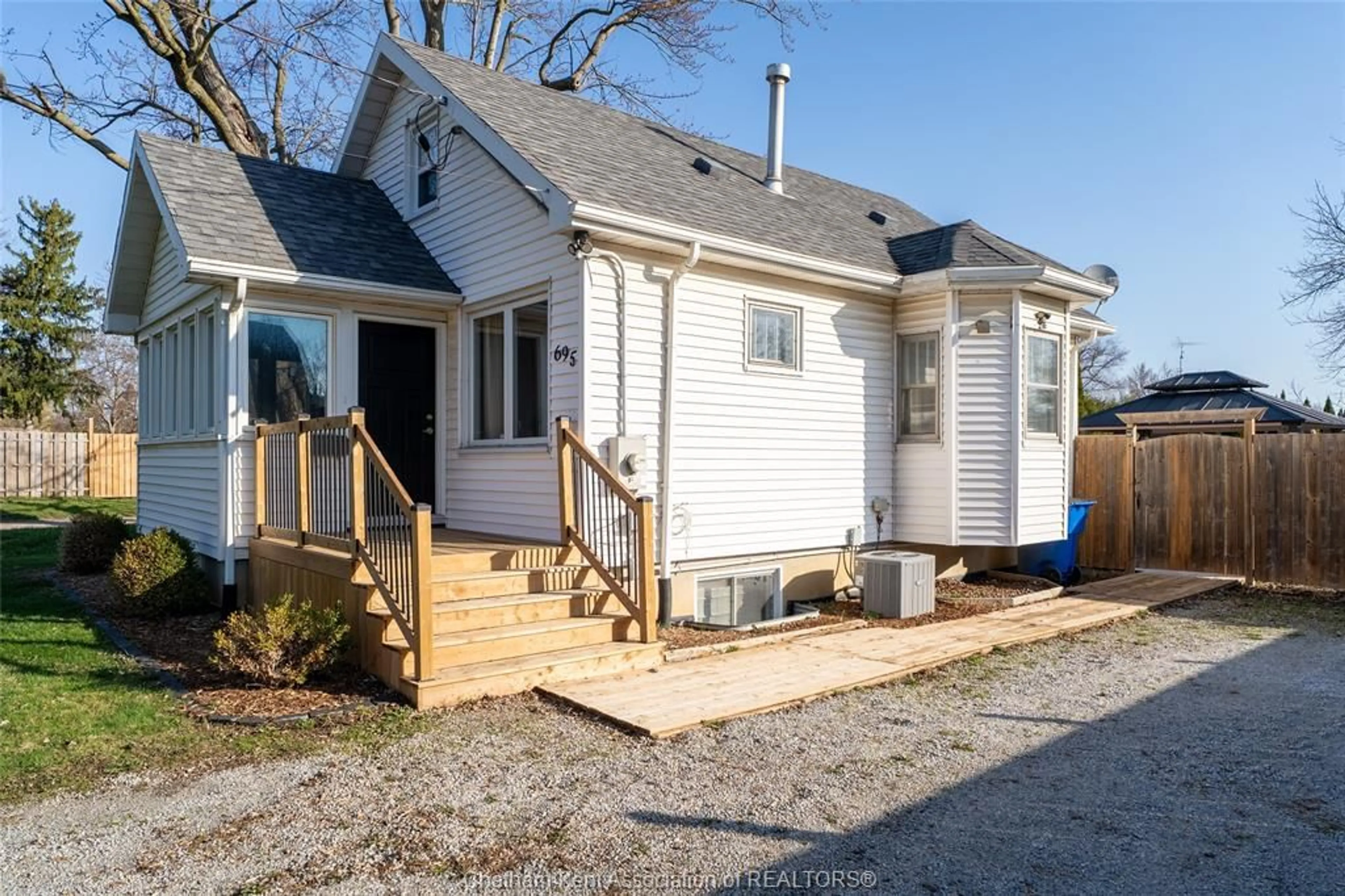 Unknown for 695 BLOOMFIELD Rd, Chatham Ontario N7M 5J5