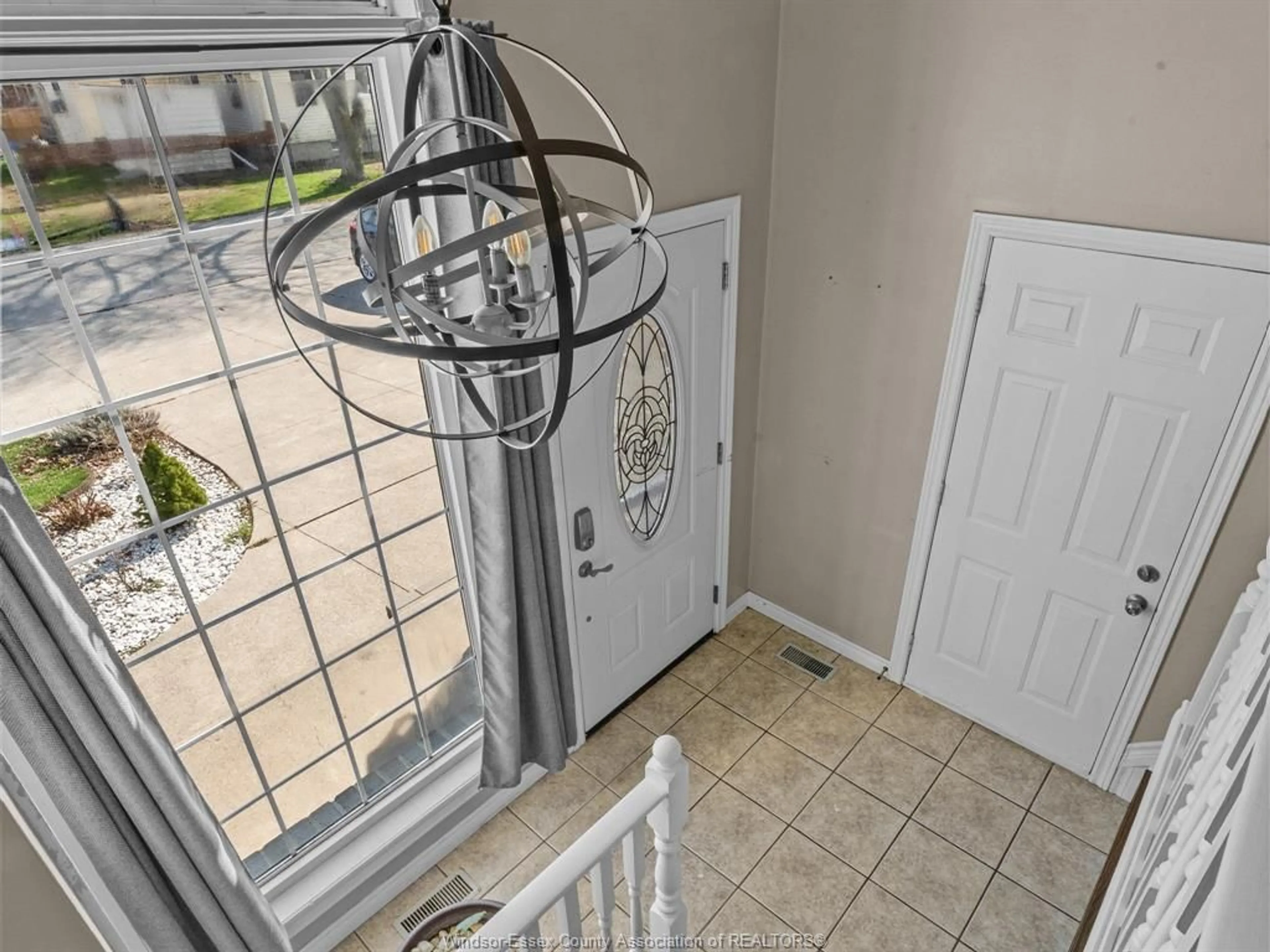 Indoor entryway for 441 RAILWAY Ave, Belle River Ontario N0R 1A0