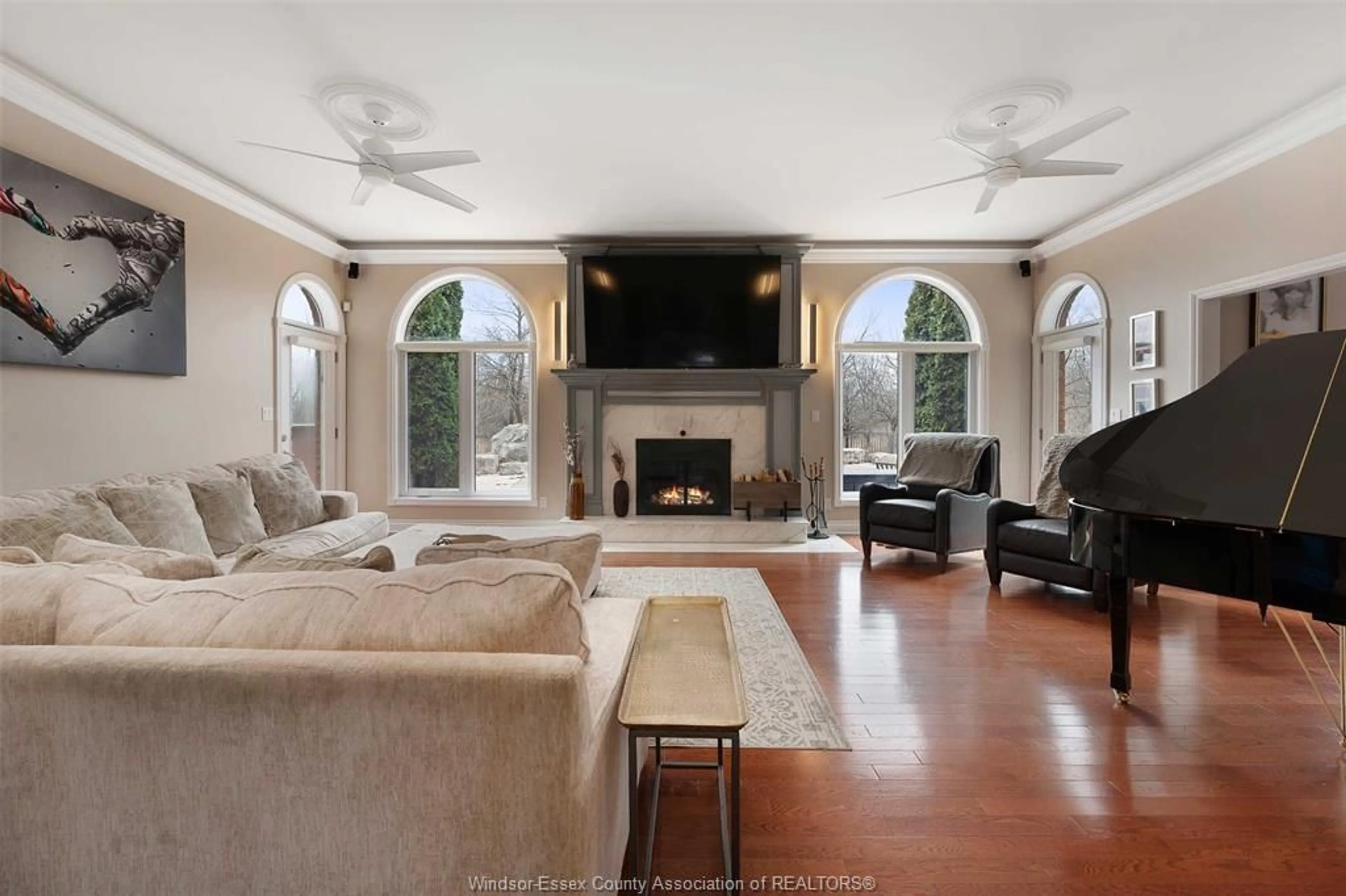 Living room with furniture, ceramic/tile floor for 7566 HOWARD Ave, Amherstburg Ontario N0R 1J0