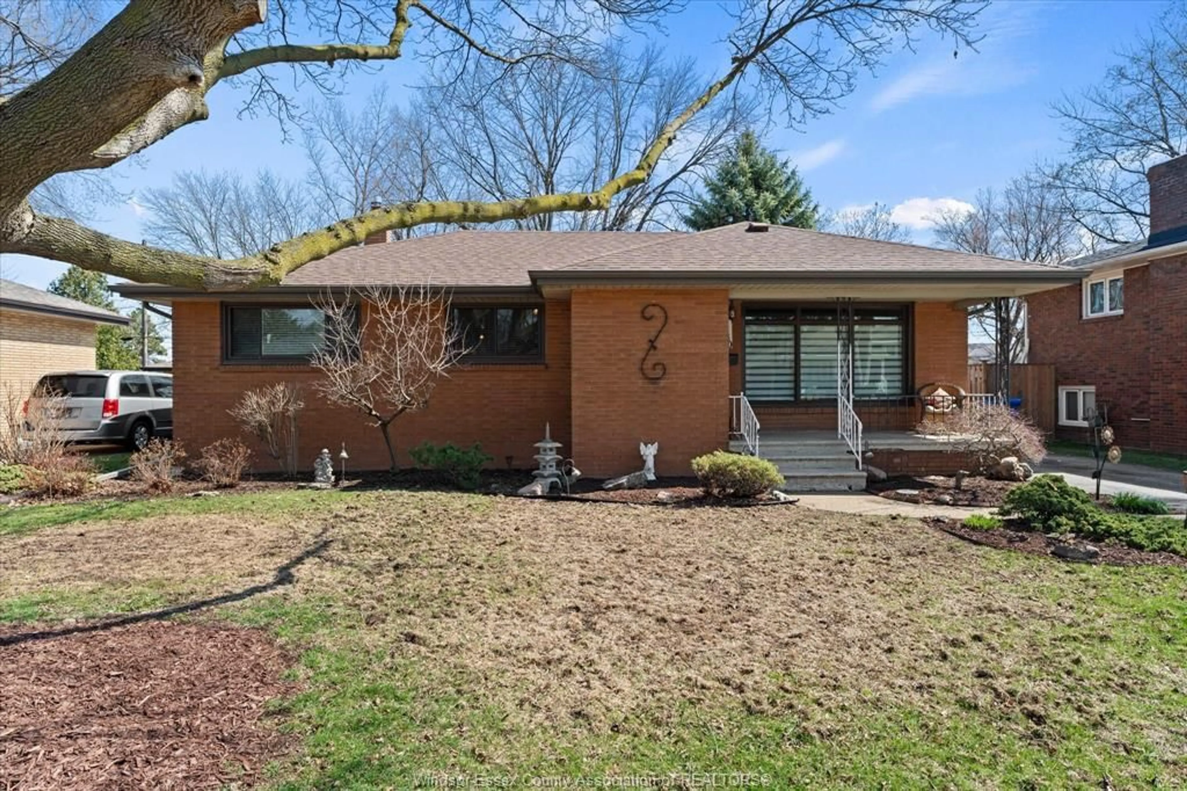 Home with brick exterior material, street for 2840 AVONDALE Ave, Windsor Ontario N9E 1X2