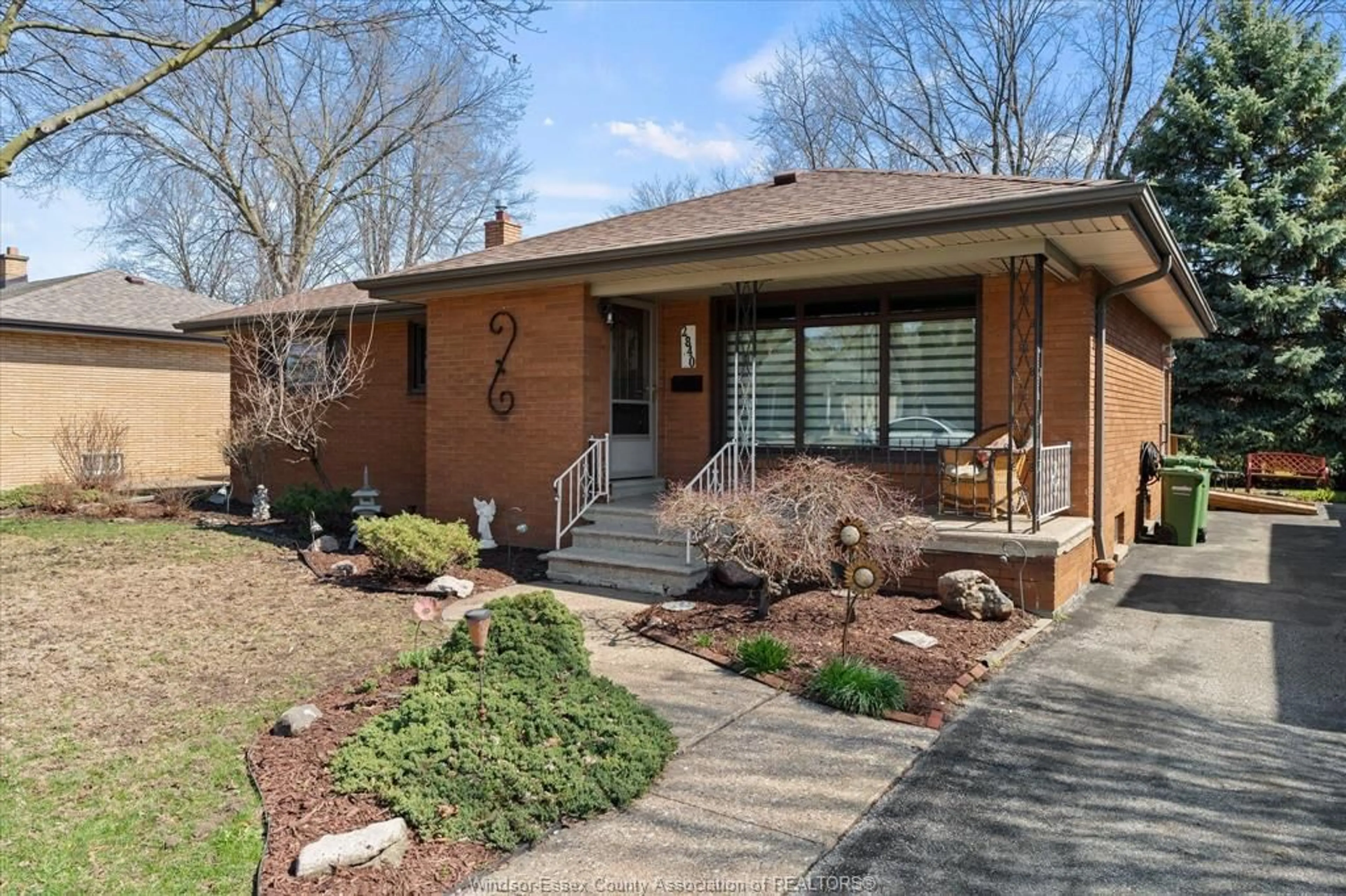 Home with brick exterior material, street for 2840 AVONDALE Ave, Windsor Ontario N9E 1X2