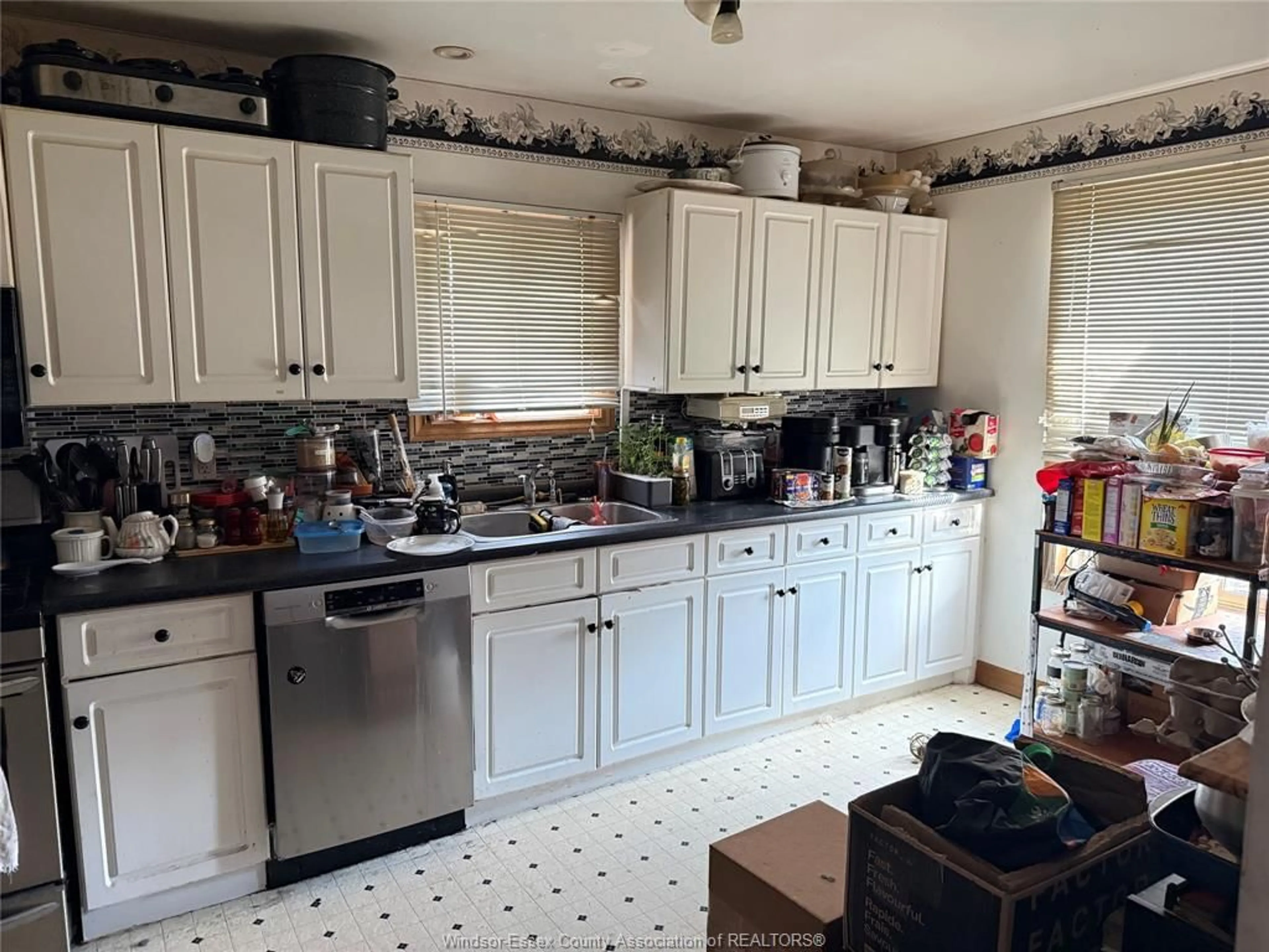 Unknown for 41 Orange St, Leamington Ontario N8H 1P6