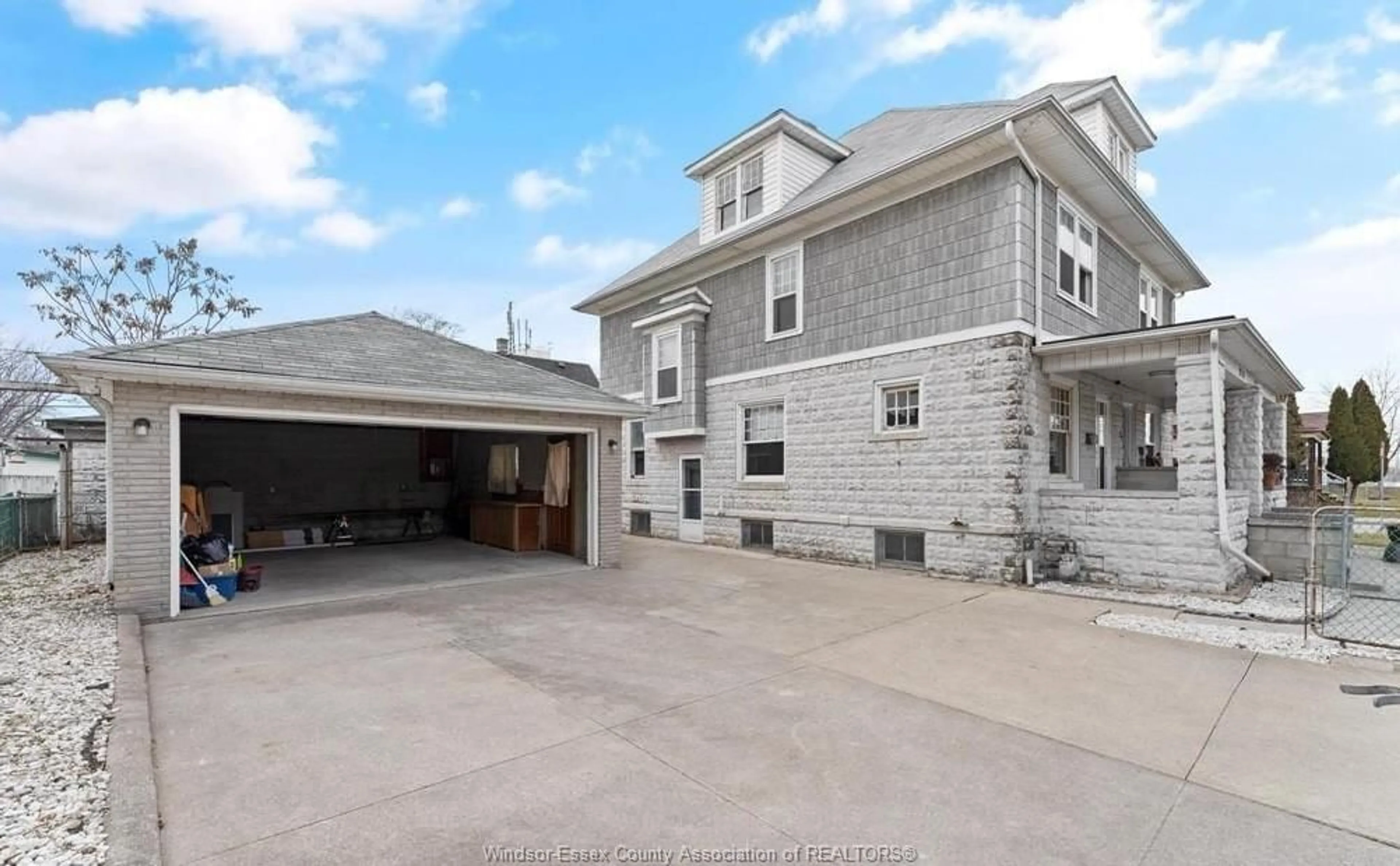 Indoor garage for 215 PIERRE, Windsor Ontario N9A 2J6