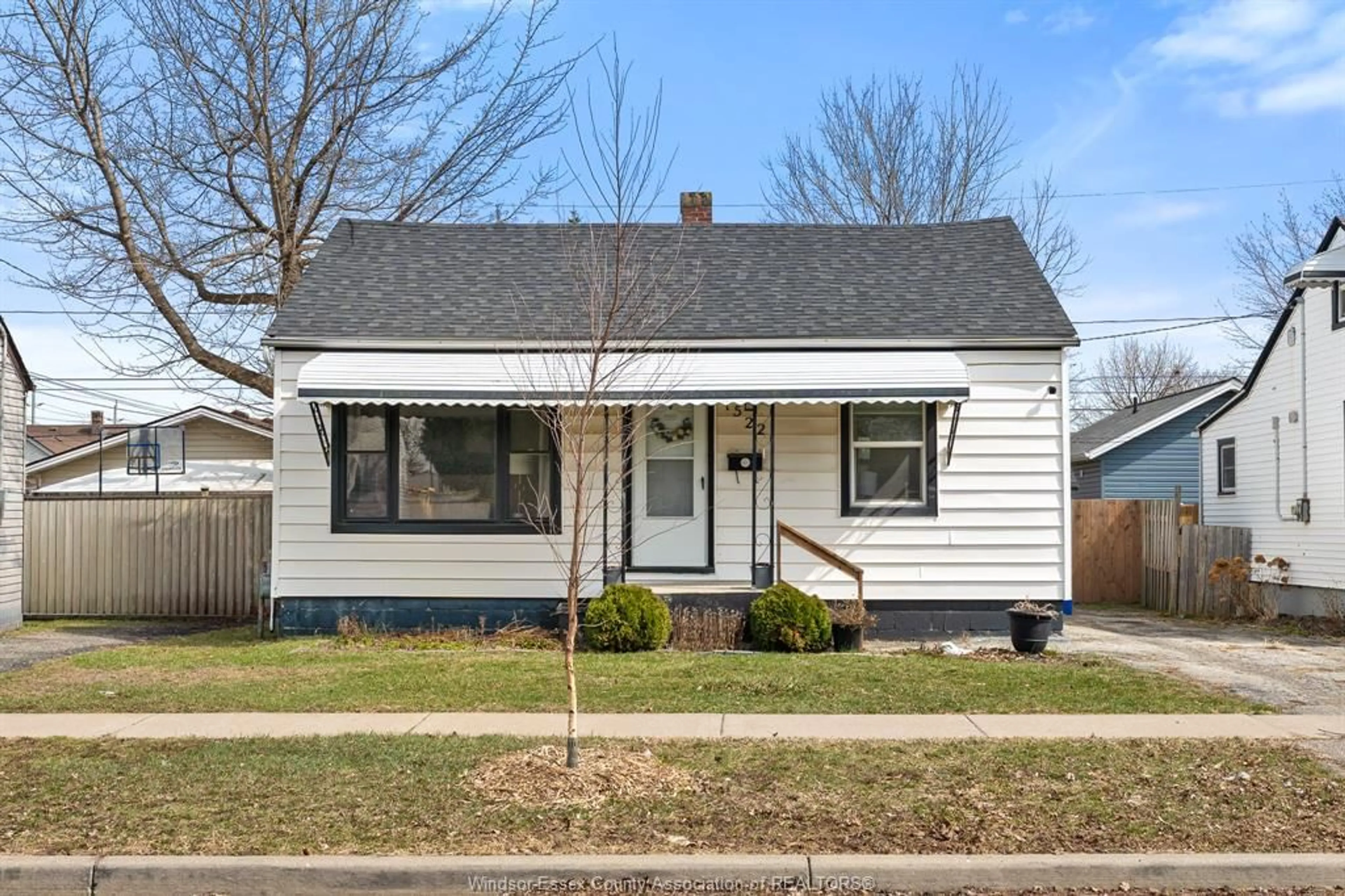 Home with vinyl exterior material, street for 1522 WESTCOTT, Windsor Ontario N8Y 4C6