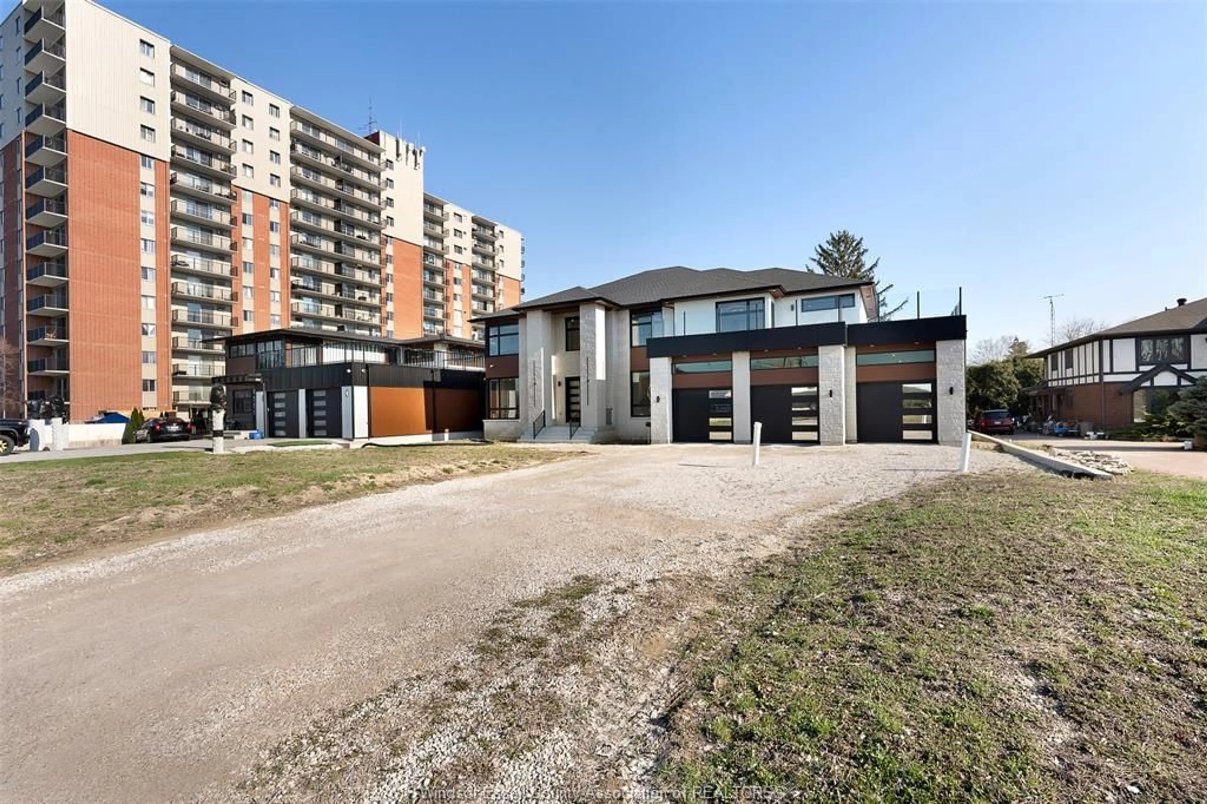 Unknown for 8535 RIVERSIDE Dr, Windsor Ontario N8S 1G1