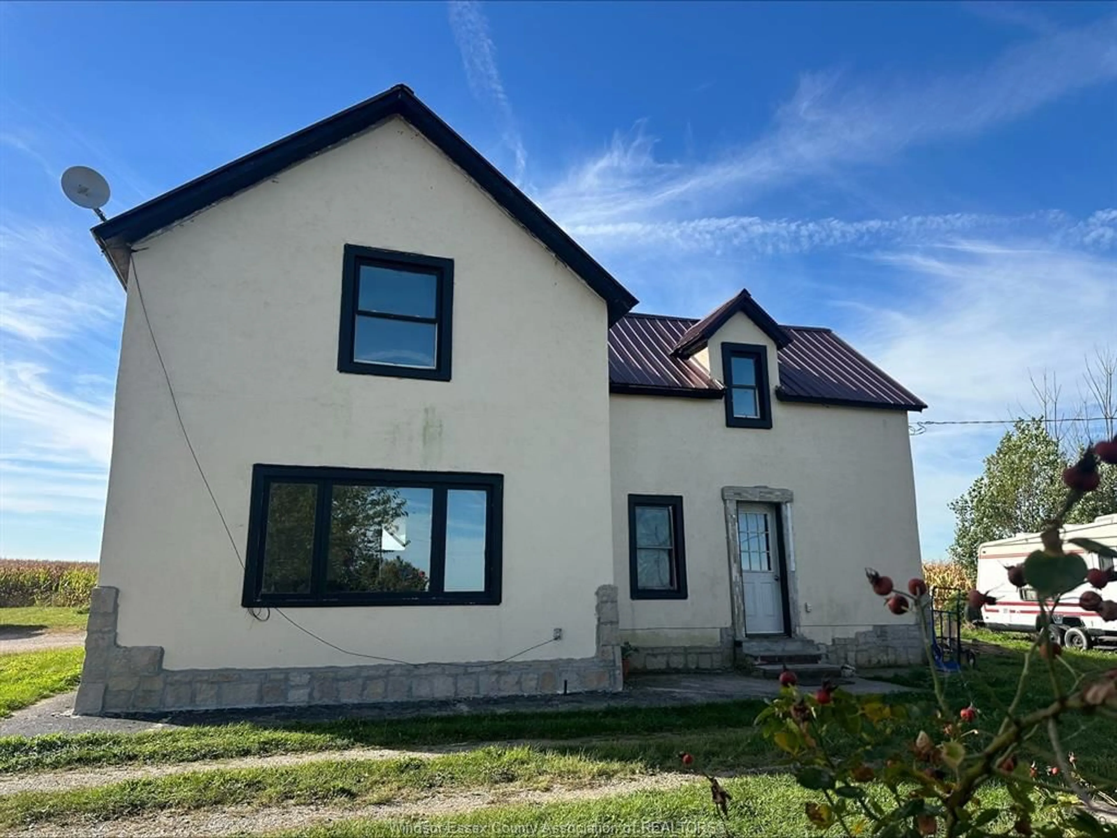 A pic from outside/outdoor area/front of a property/back of a property/a pic from drone, building for 908 Mersea Rd 10, Leamington Ontario N0P 2J0