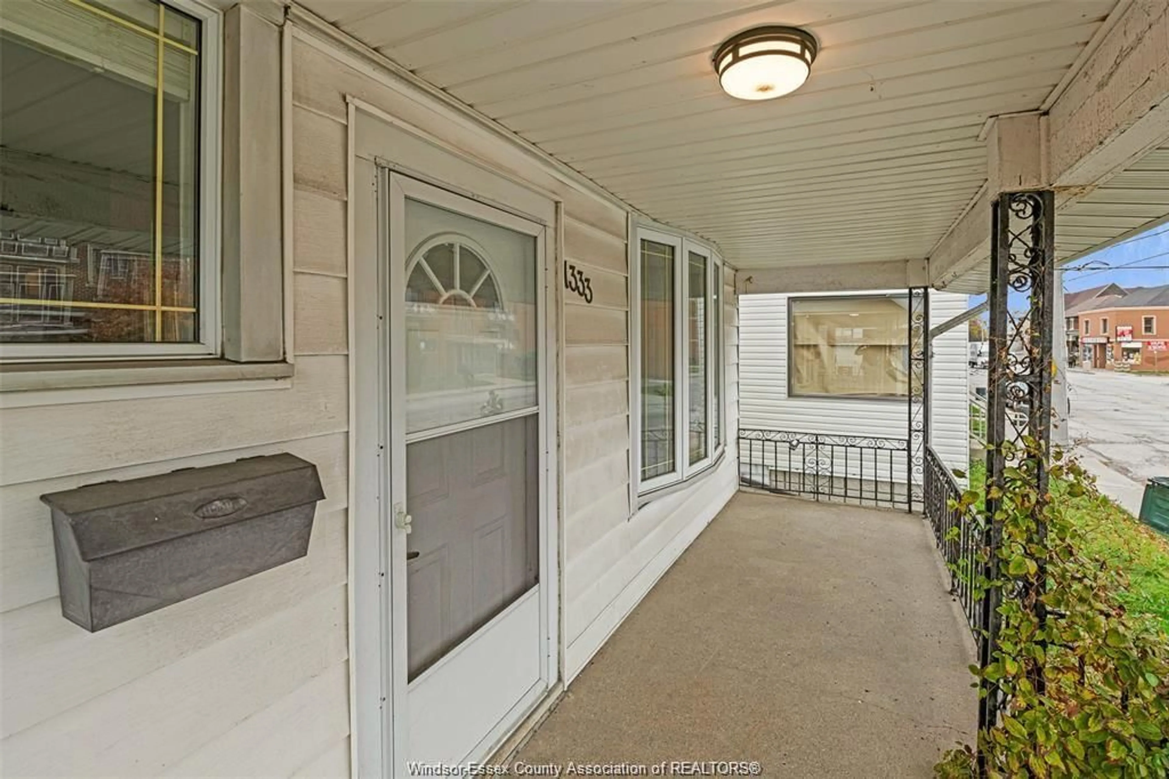 Unknown for 1333 WYANDOTTE St, Windsor Ontario N9B 1H3