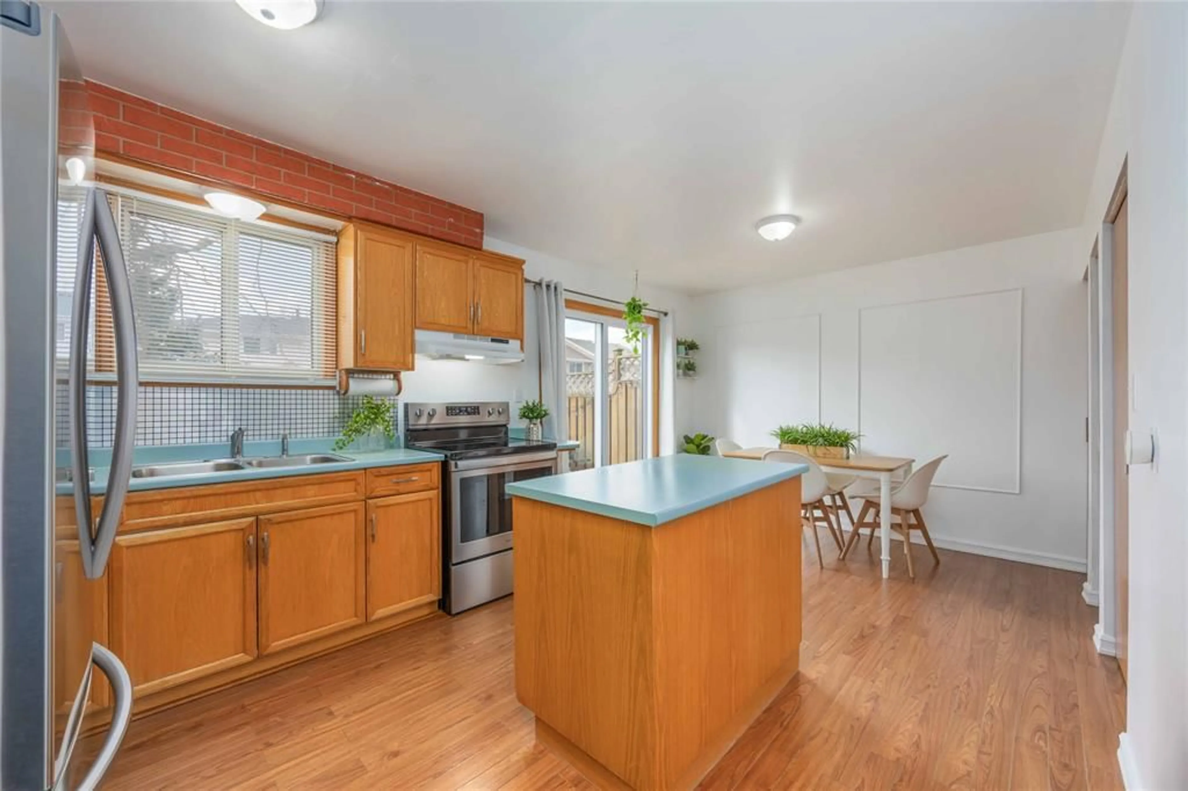 Open concept kitchen, wood/laminate floor for 639 Stacy Crt, Sarnia Ontario N7S 4M5