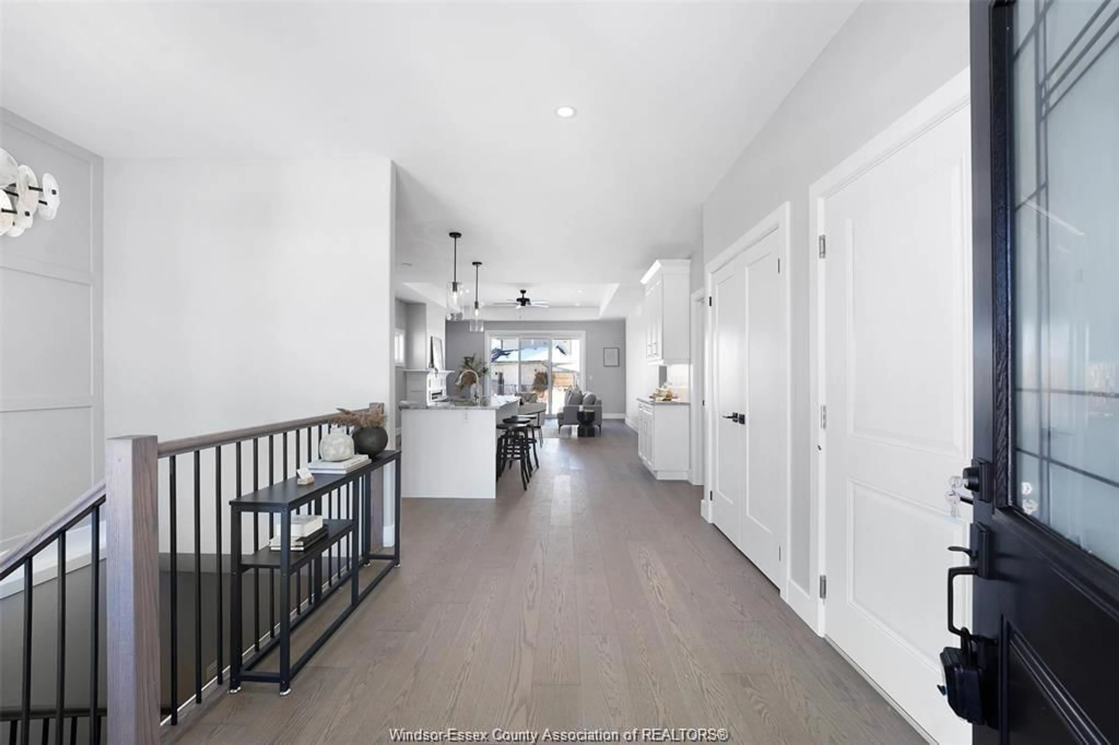 Indoor entryway for 103 FENCELINE, Chatham Ontario N7M 0V9