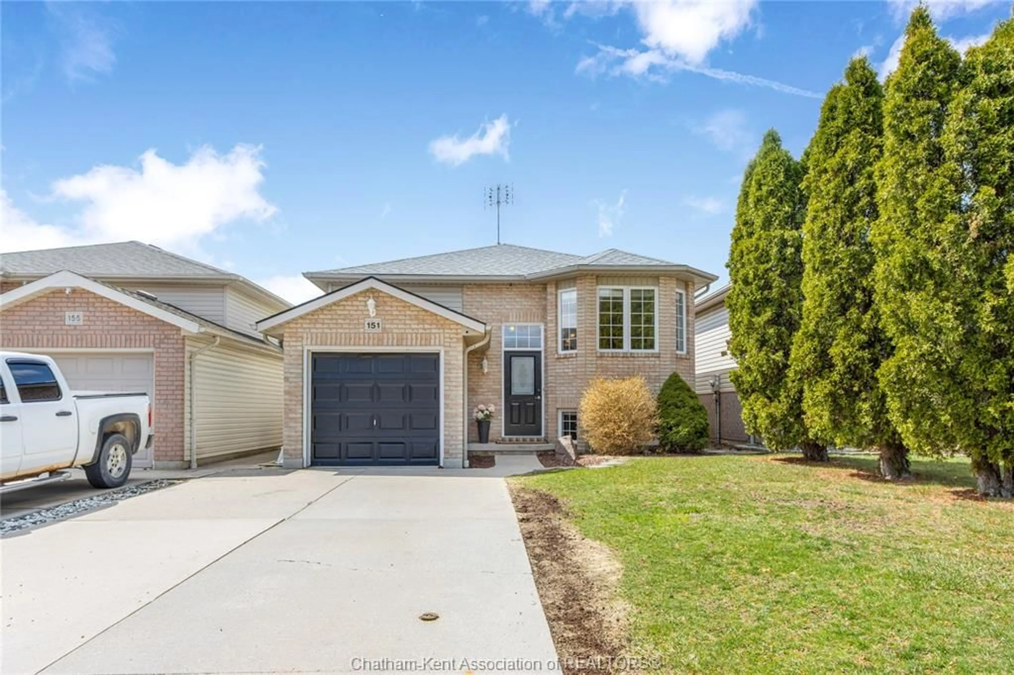 Home with vinyl exterior material, street for 151 GREENFIELD Lane, Chatham Ontario N7L 5N5
