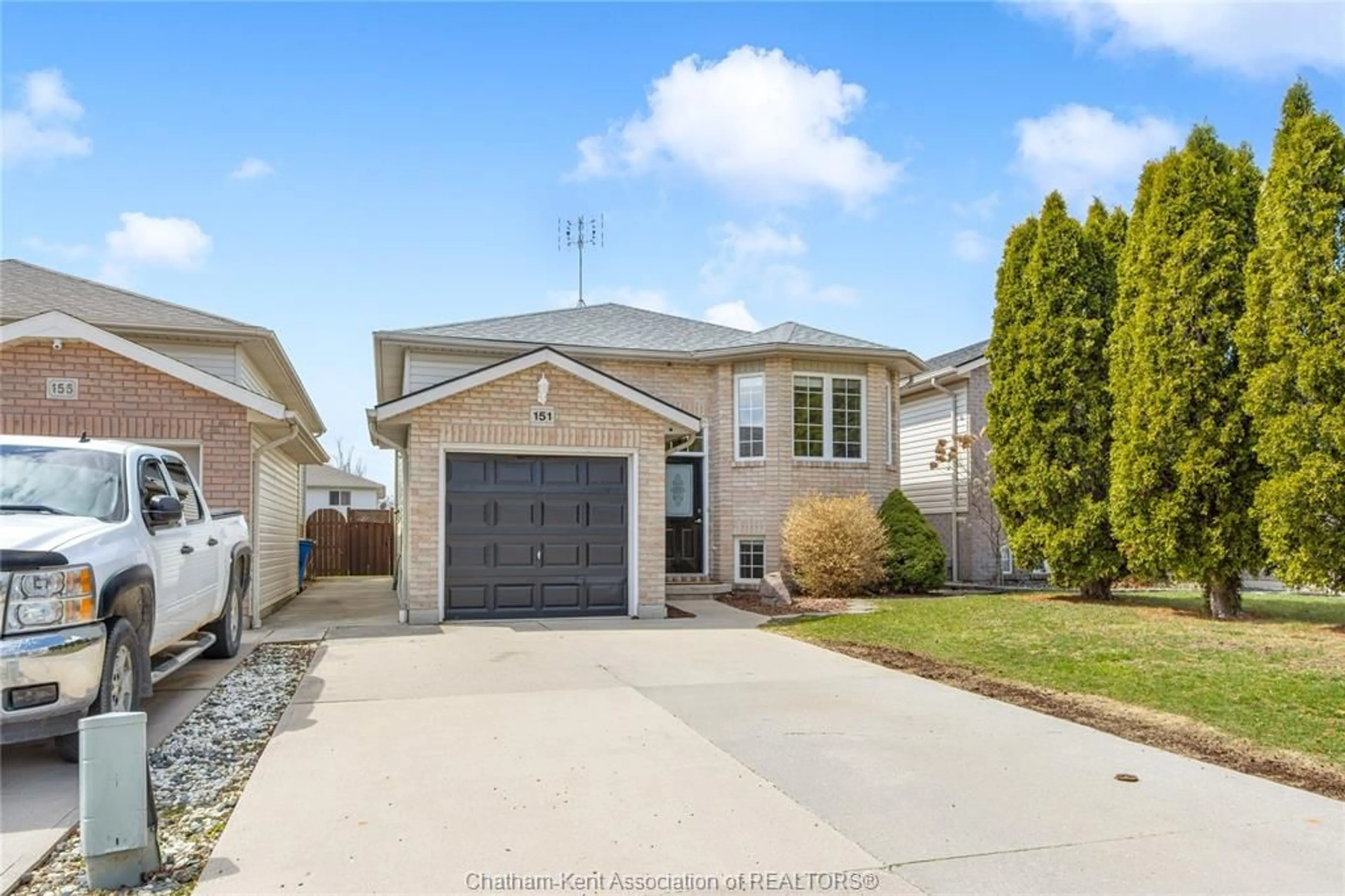 Home with vinyl exterior material, street for 151 GREENFIELD Lane, Chatham Ontario N7L 5N5