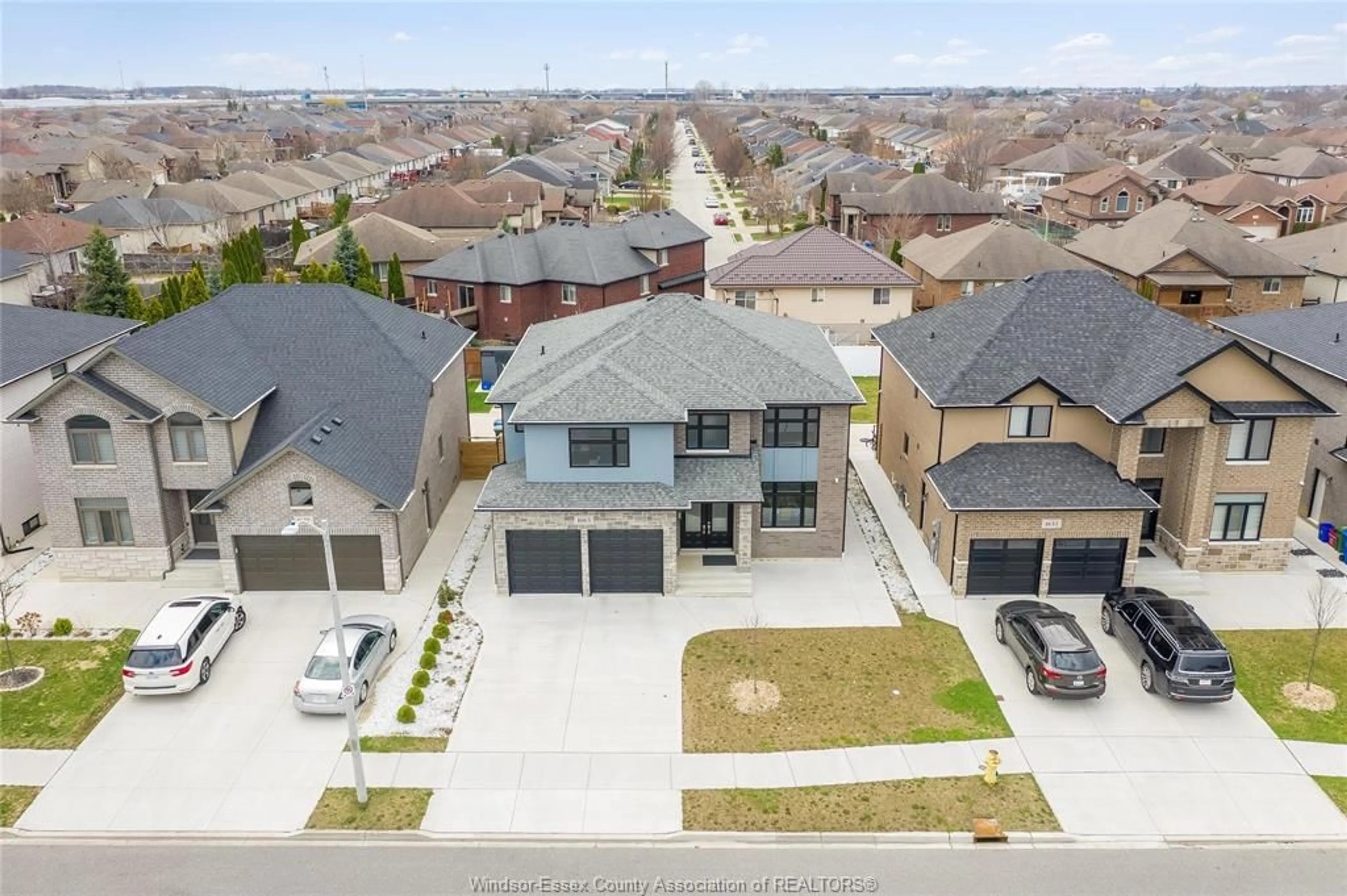 A pic from outside/outdoor area/front of a property/back of a property/a pic from drone, street for 1665 ROCKPORT St, Windsor Ontario N9G 0A6