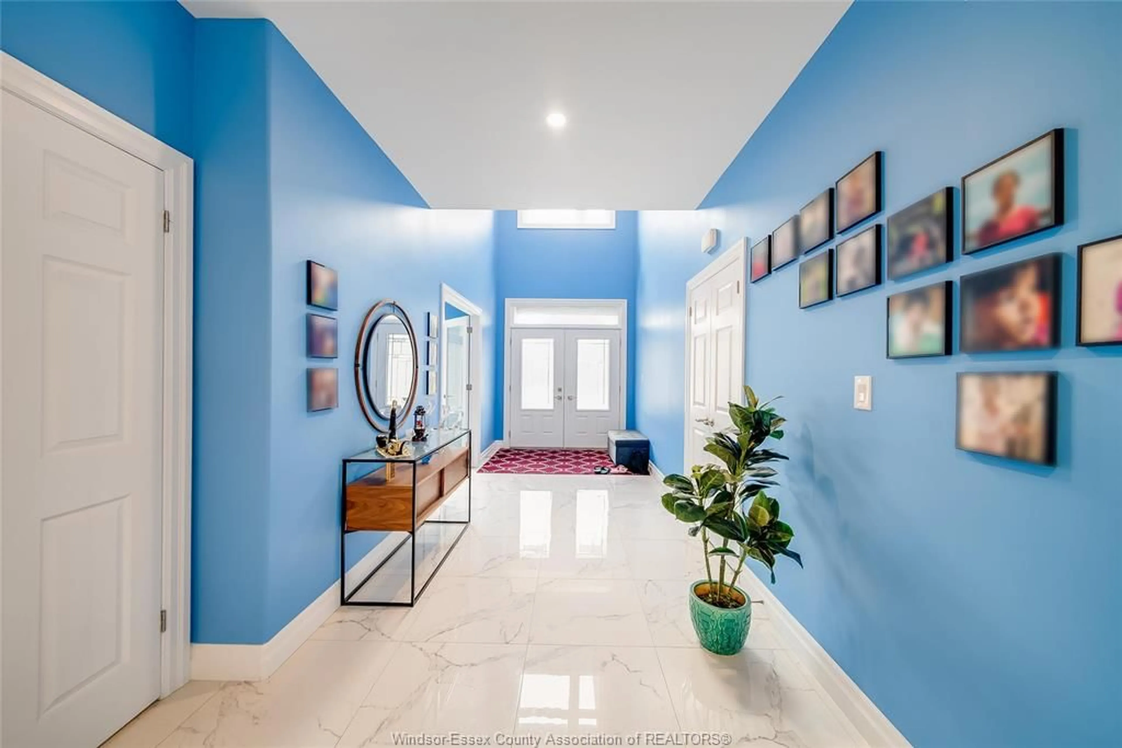 Indoor foyer for 1665 ROCKPORT St, Windsor Ontario N9G 0A6