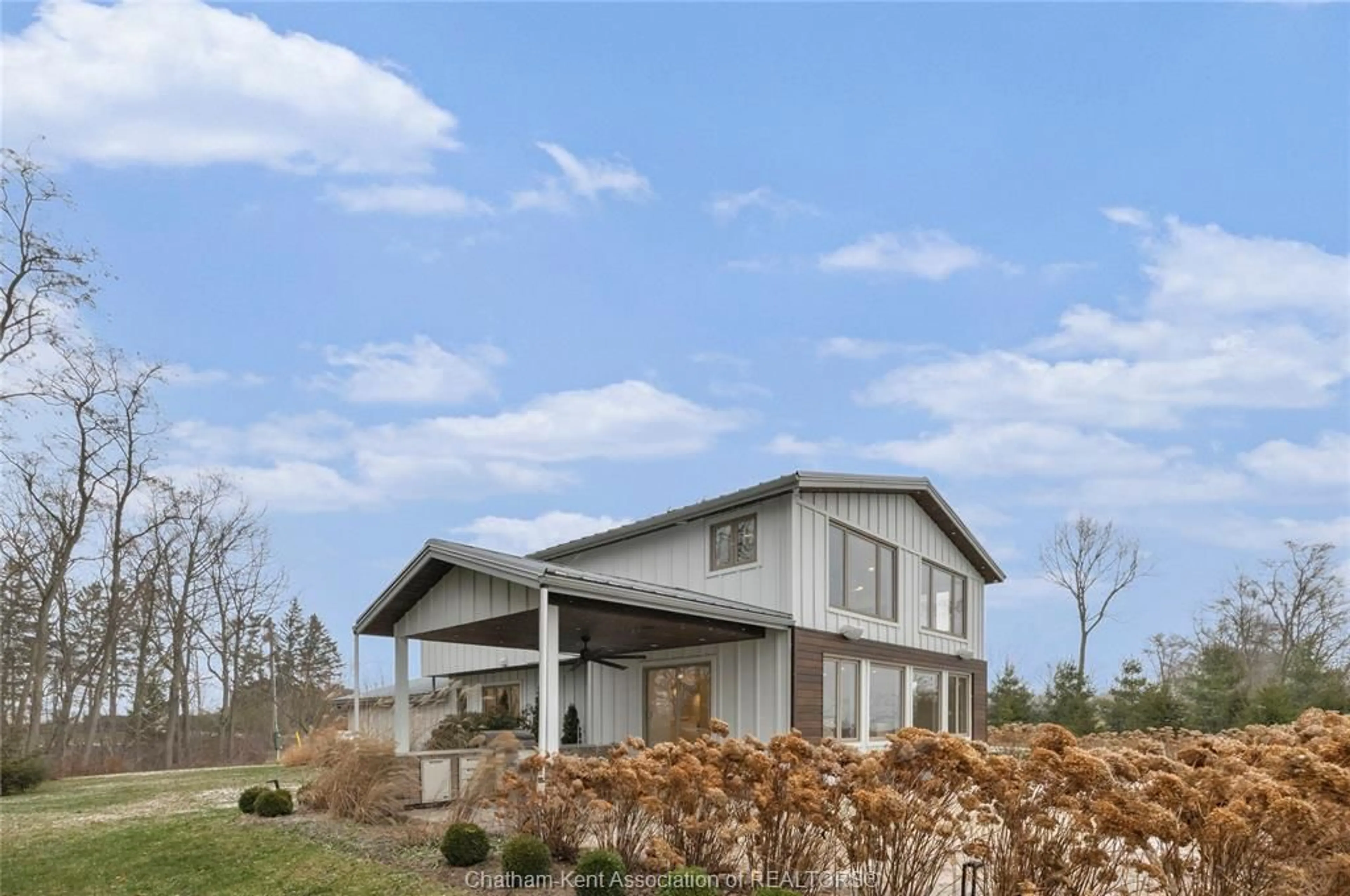 Home with vinyl exterior material, unknown for 434 Front Rd, Norfolk County Ontario N0E 1P0