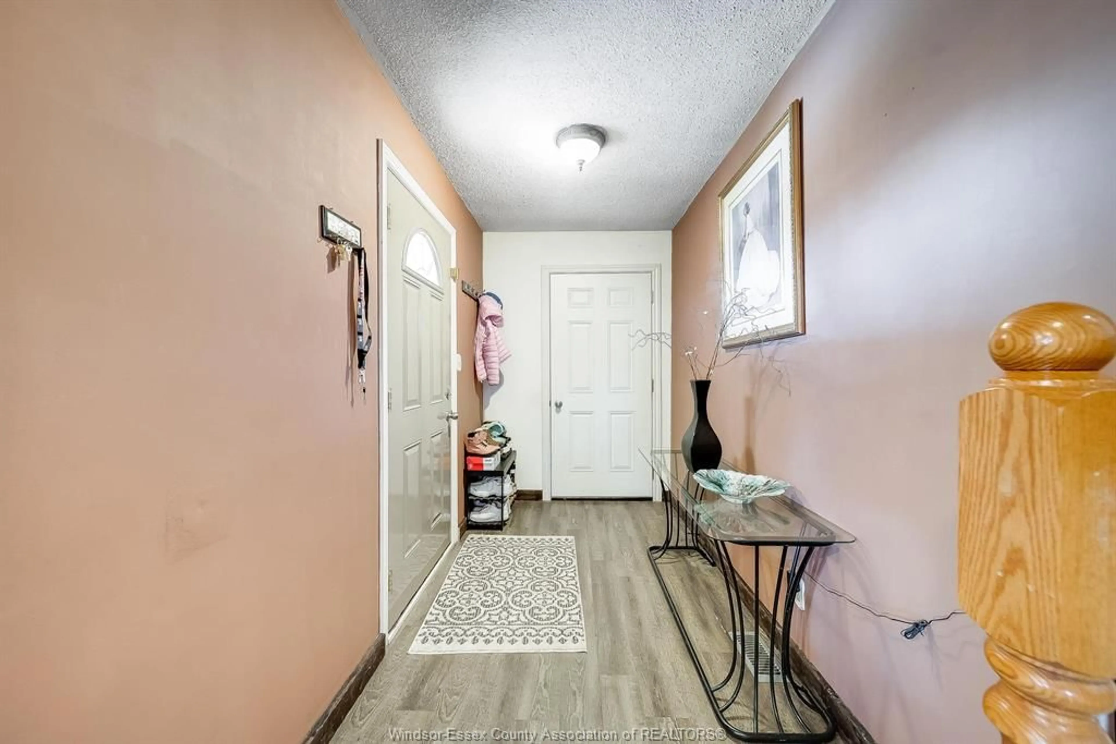 Indoor entryway for 1010 COUNTY Rd #22, Lakeshore Ontario N0R 1A0