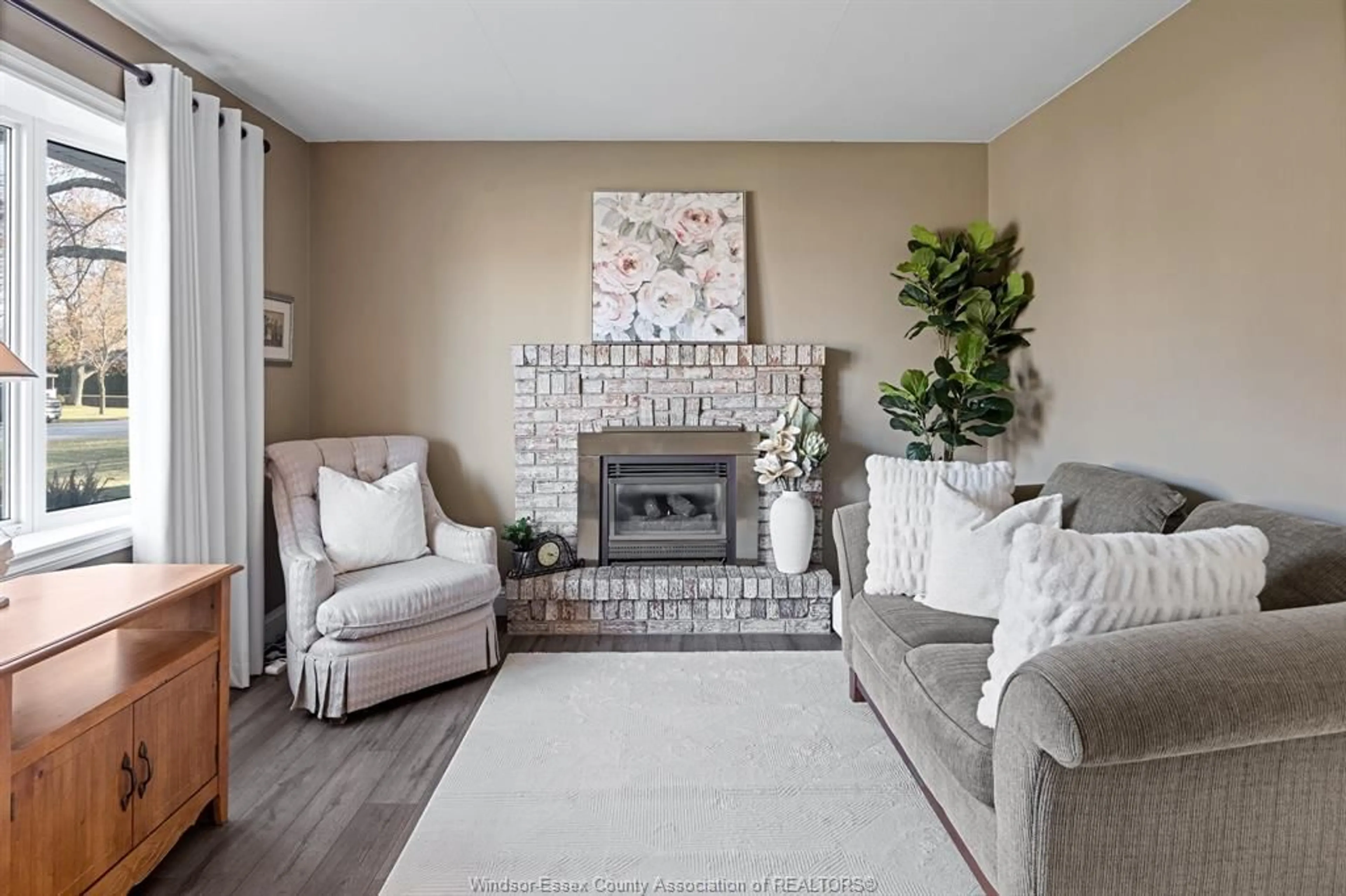 Living room with furniture, unknown for 291 ELM, Lakeshore Ontario N0R 1N0