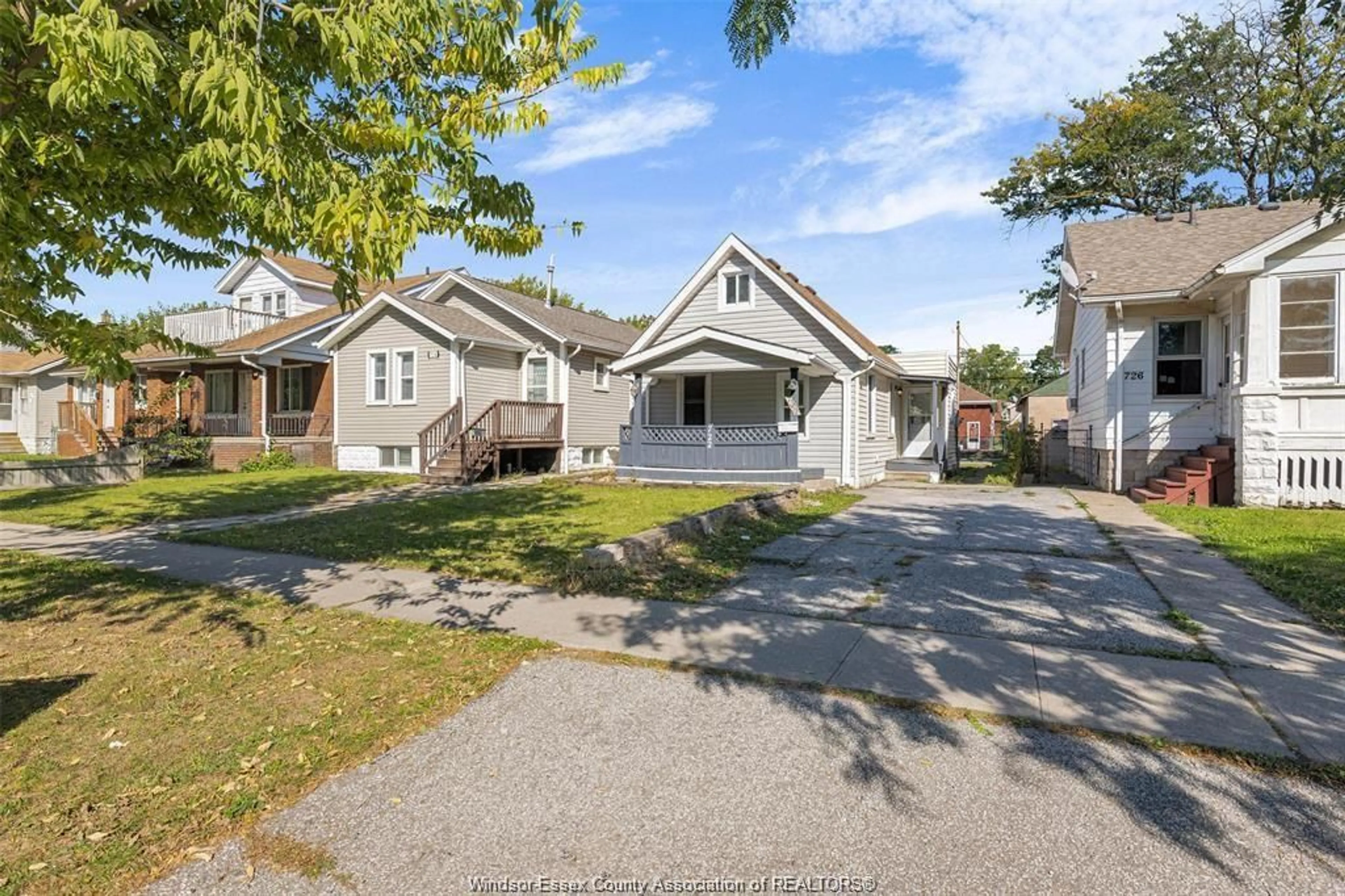 A pic from outside/outdoor area/front of a property/back of a property/a pic from drone, street for 722 RANDOLPH, Windsor Ontario N9B 2T8