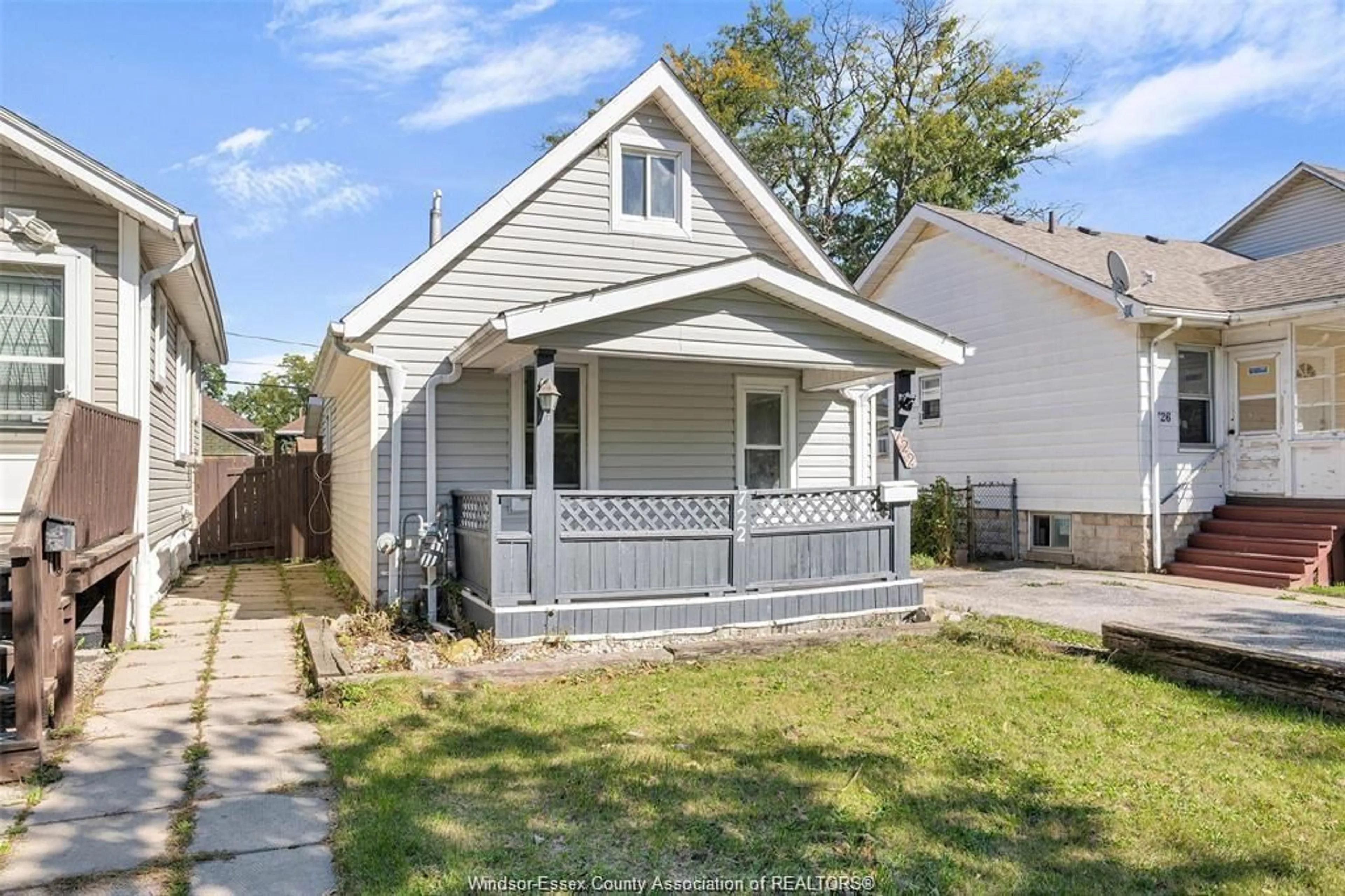Home with vinyl exterior material, street for 722 RANDOLPH, Windsor Ontario N9B 2T8