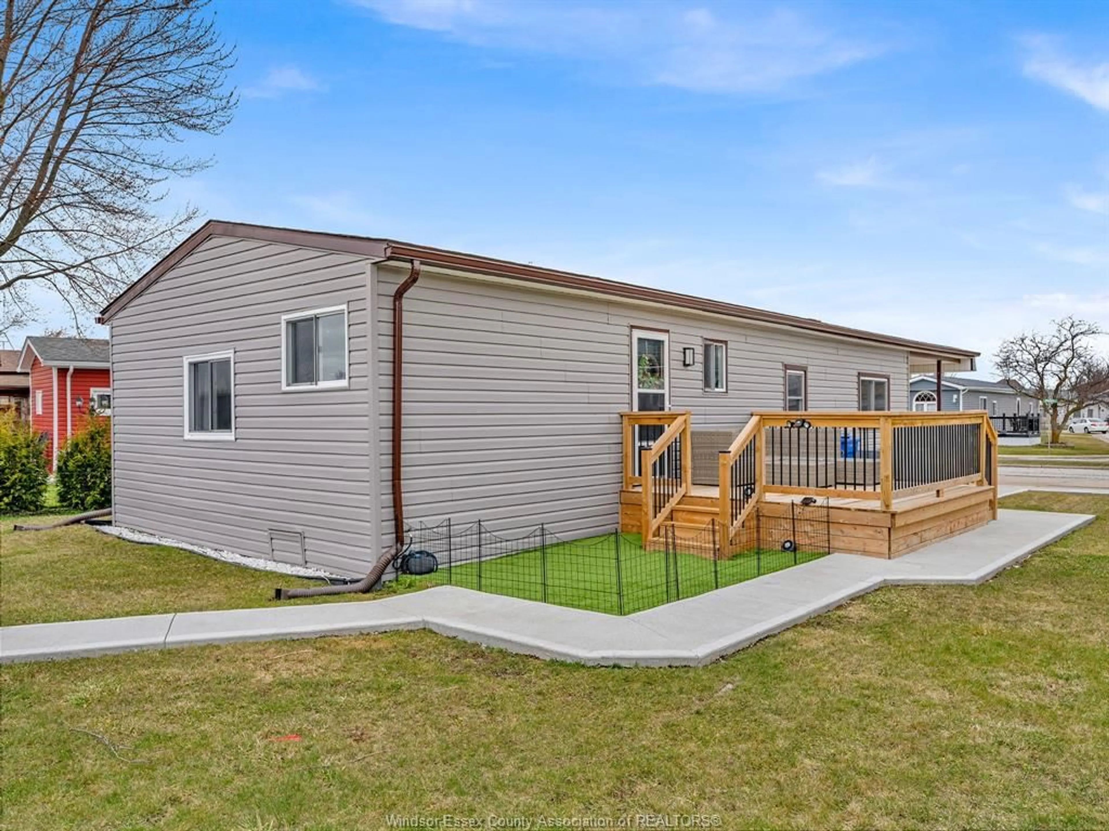 Home with vinyl exterior material, unknown for 25 PARKSIDE, McGregor Ontario N0R 1J0