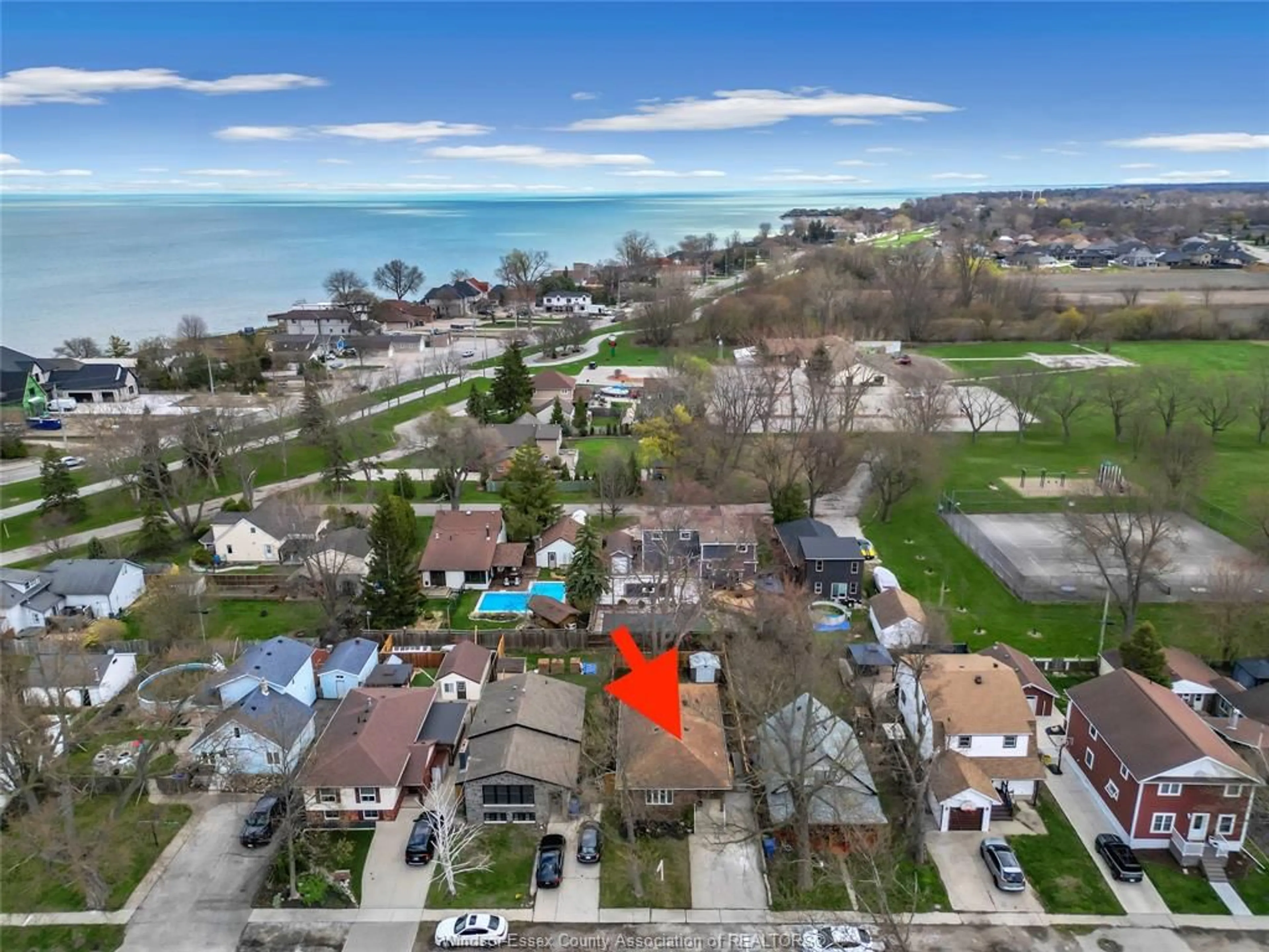 A pic from outside/outdoor area/front of a property/back of a property/a pic from drone, water/lake/river/ocean view for 556 CLOVER, Windsor Ontario N8P 1C6