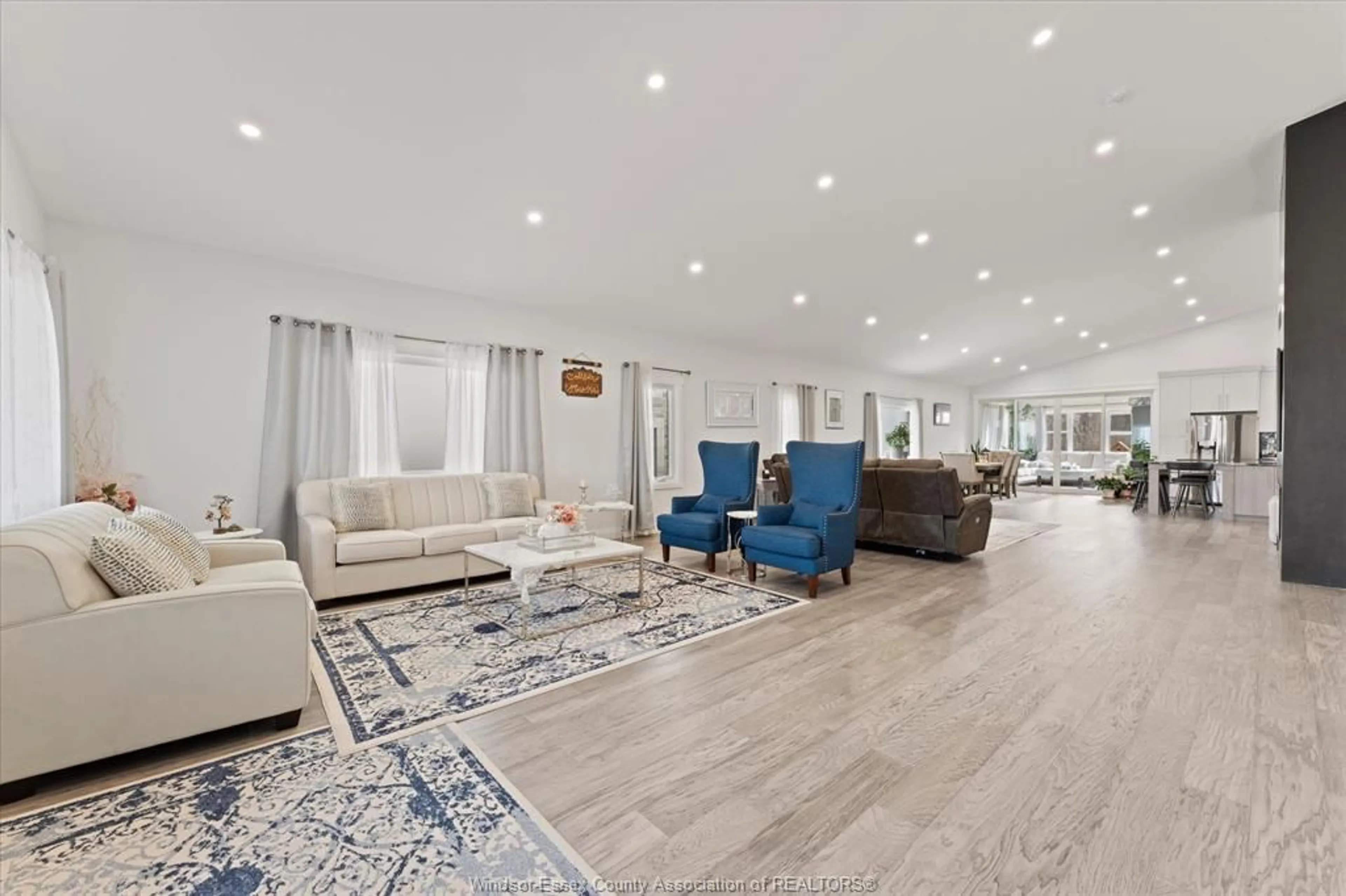 Living room with furniture, unknown for 2585 KENORA St, Windsor Ontario N9B 1Y3