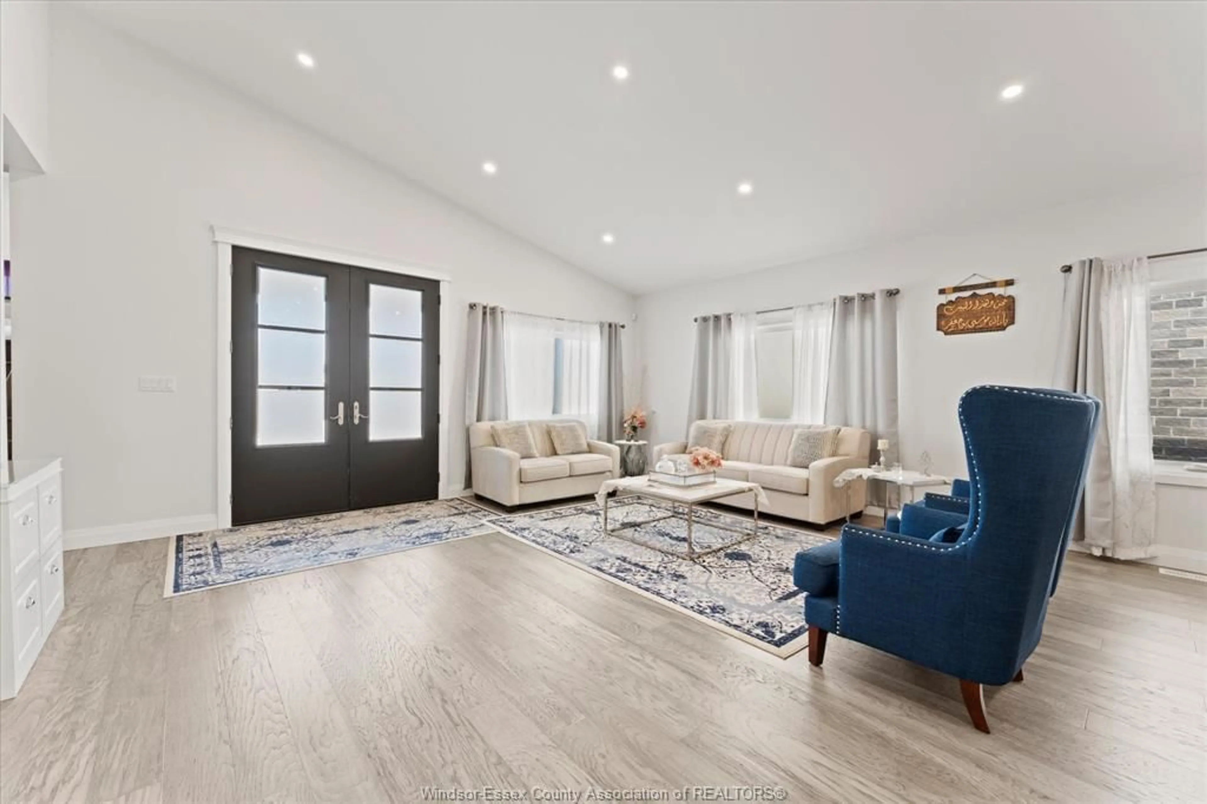 Living room with furniture, unknown for 2585 KENORA St, Windsor Ontario N9B 1Y3