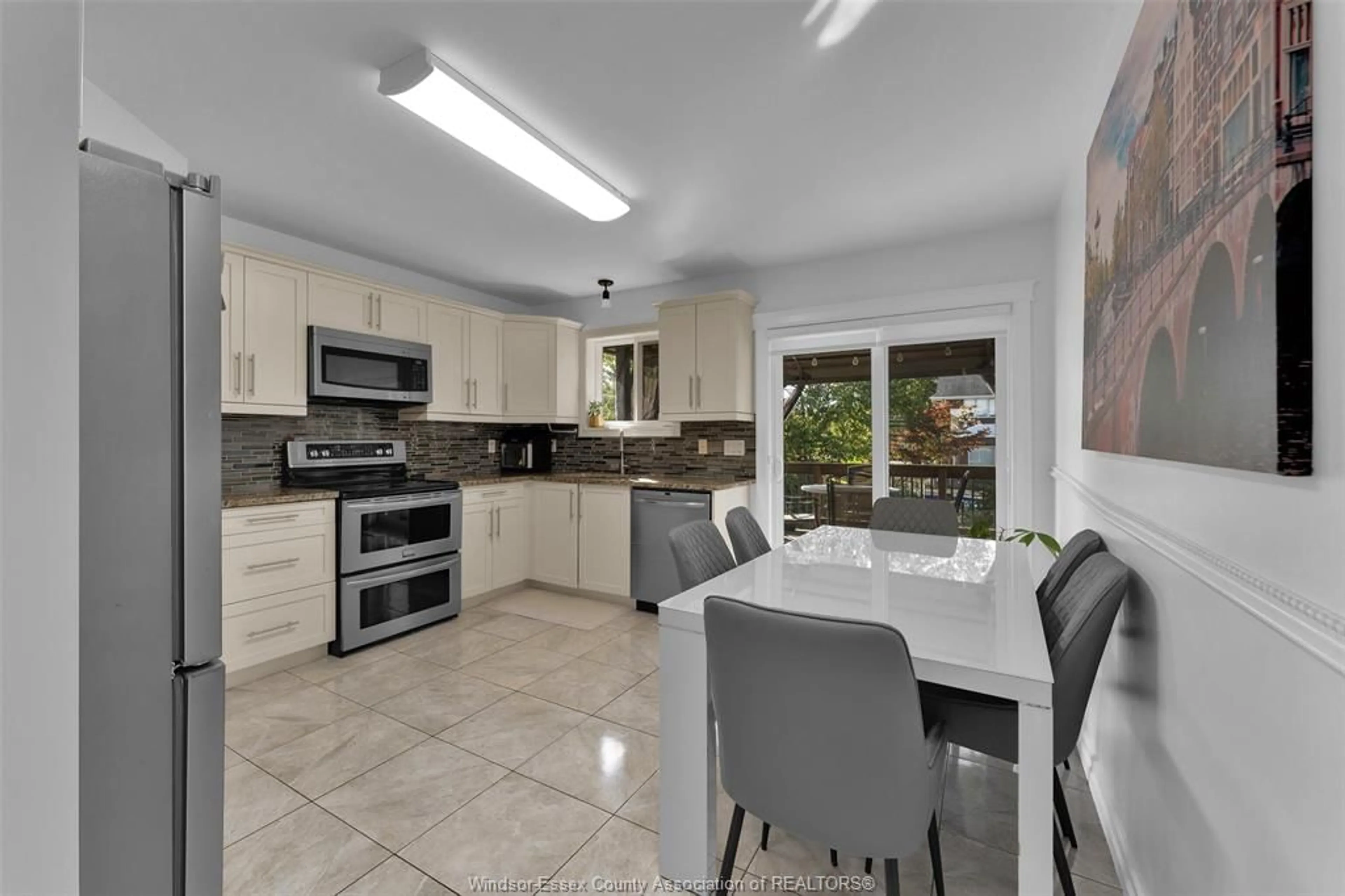 Open concept kitchen, ceramic/tile floor for 3921 Zanzibar Cres, Windsor Ontario N9G 0A5