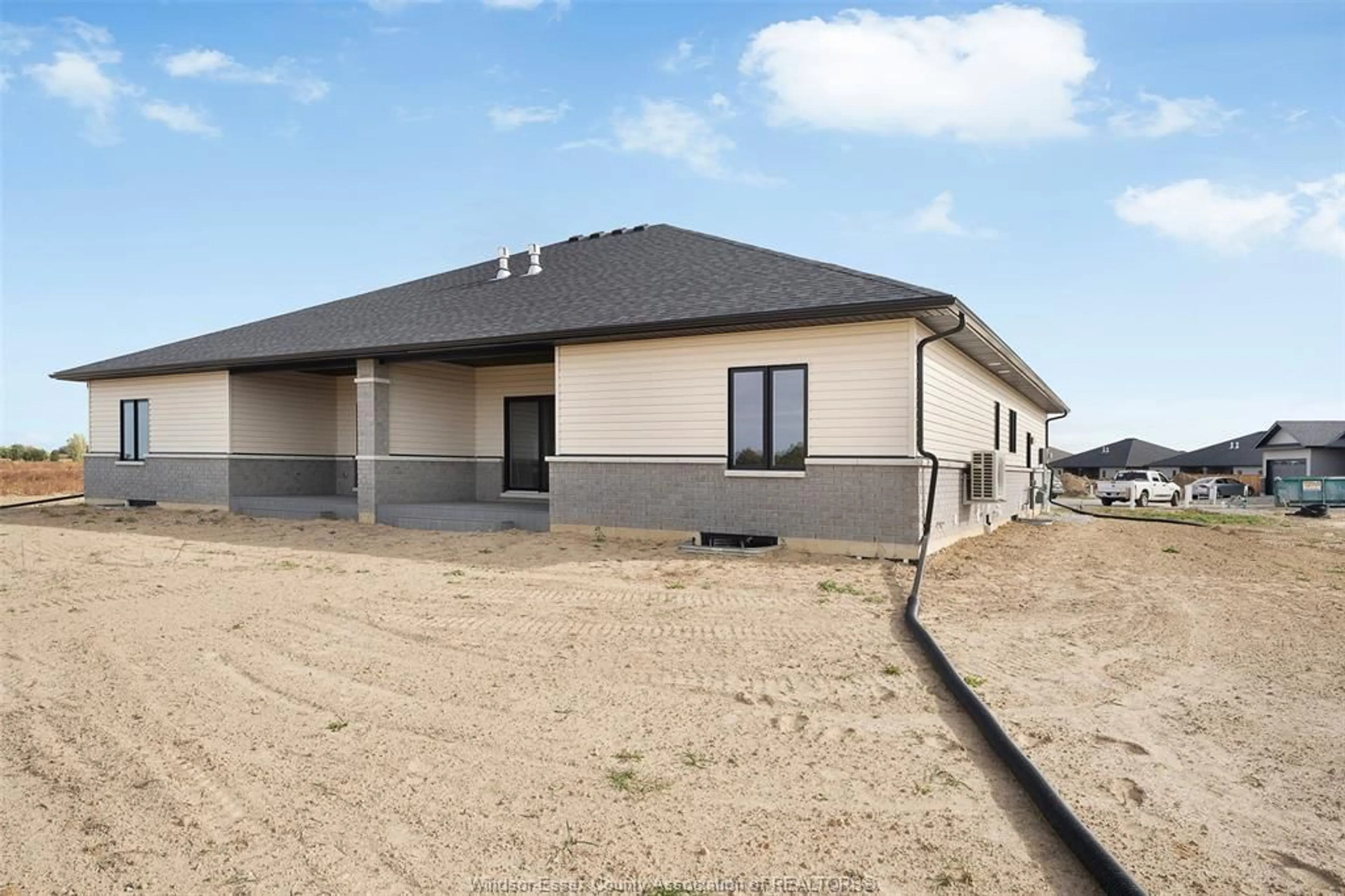 Home with vinyl exterior material, building for 200 WORTHINGTON Crt, Chatham Ontario N7L 0G7