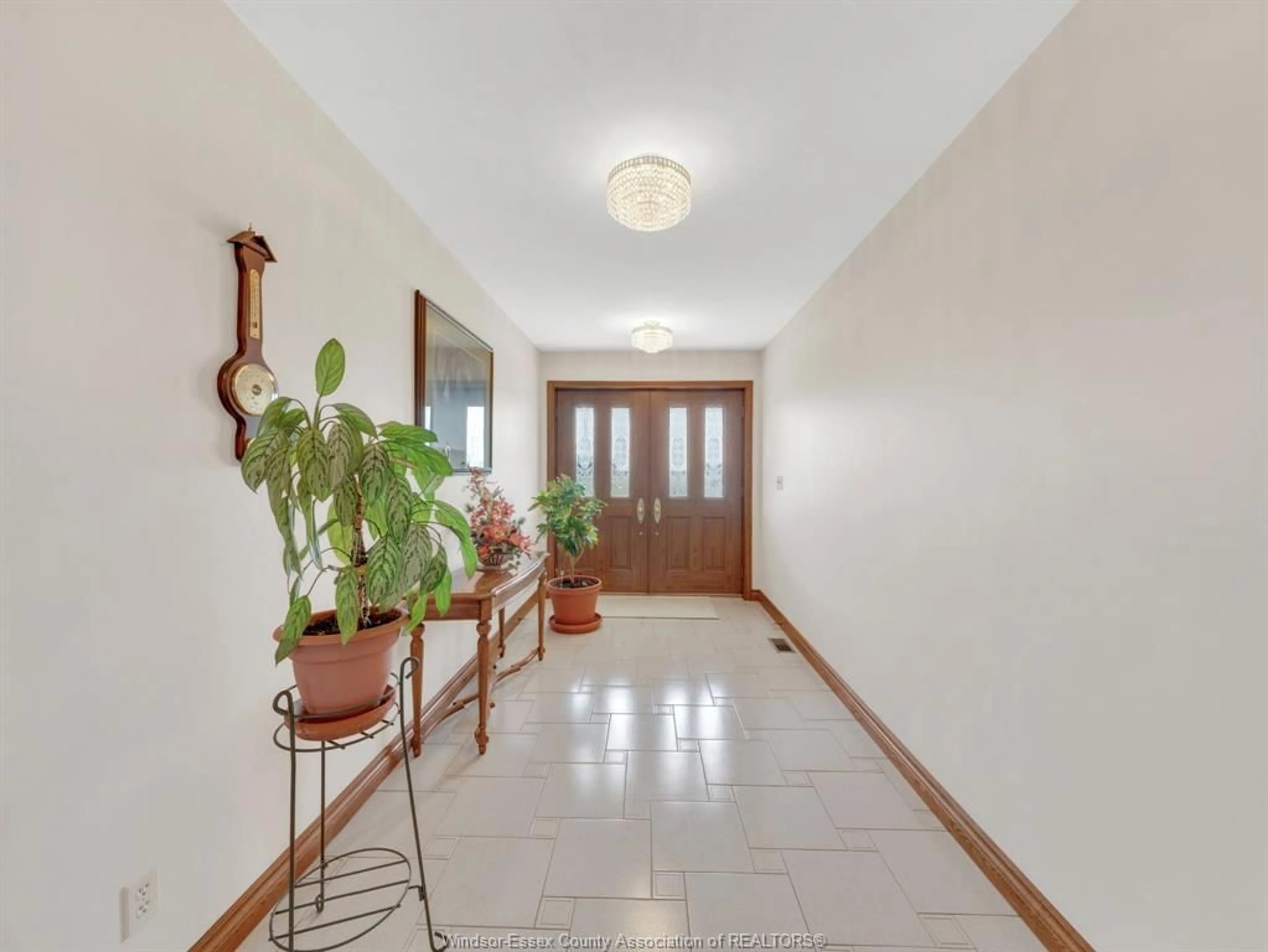 Indoor foyer for 4155 MANNING Rd, Tecumseh Ontario N0R 1K0