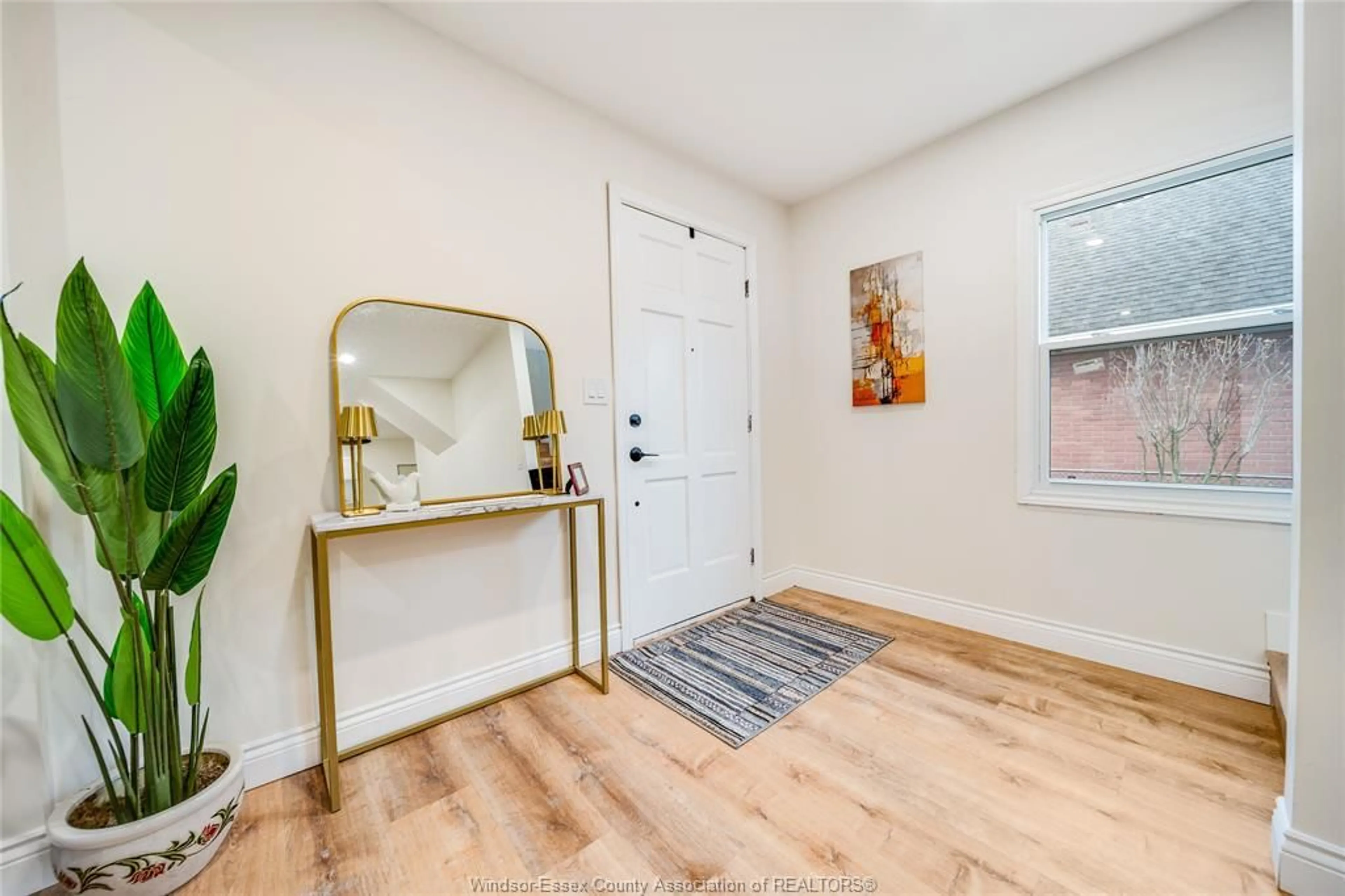 Indoor entryway for 1381 ARTHUR Rd, Windsor Ontario N8Y 3Y5