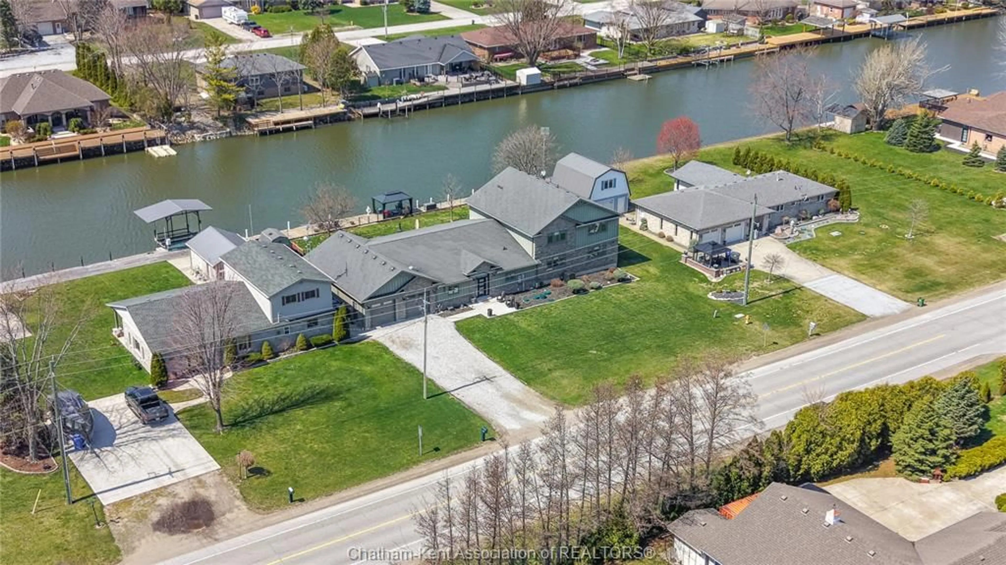 A pic from outside/outdoor area/front of a property/back of a property/a pic from drone, water/lake/river/ocean view for 735 TISDELLE Dr, Lighthouse Cove Ontario N0P 2L0