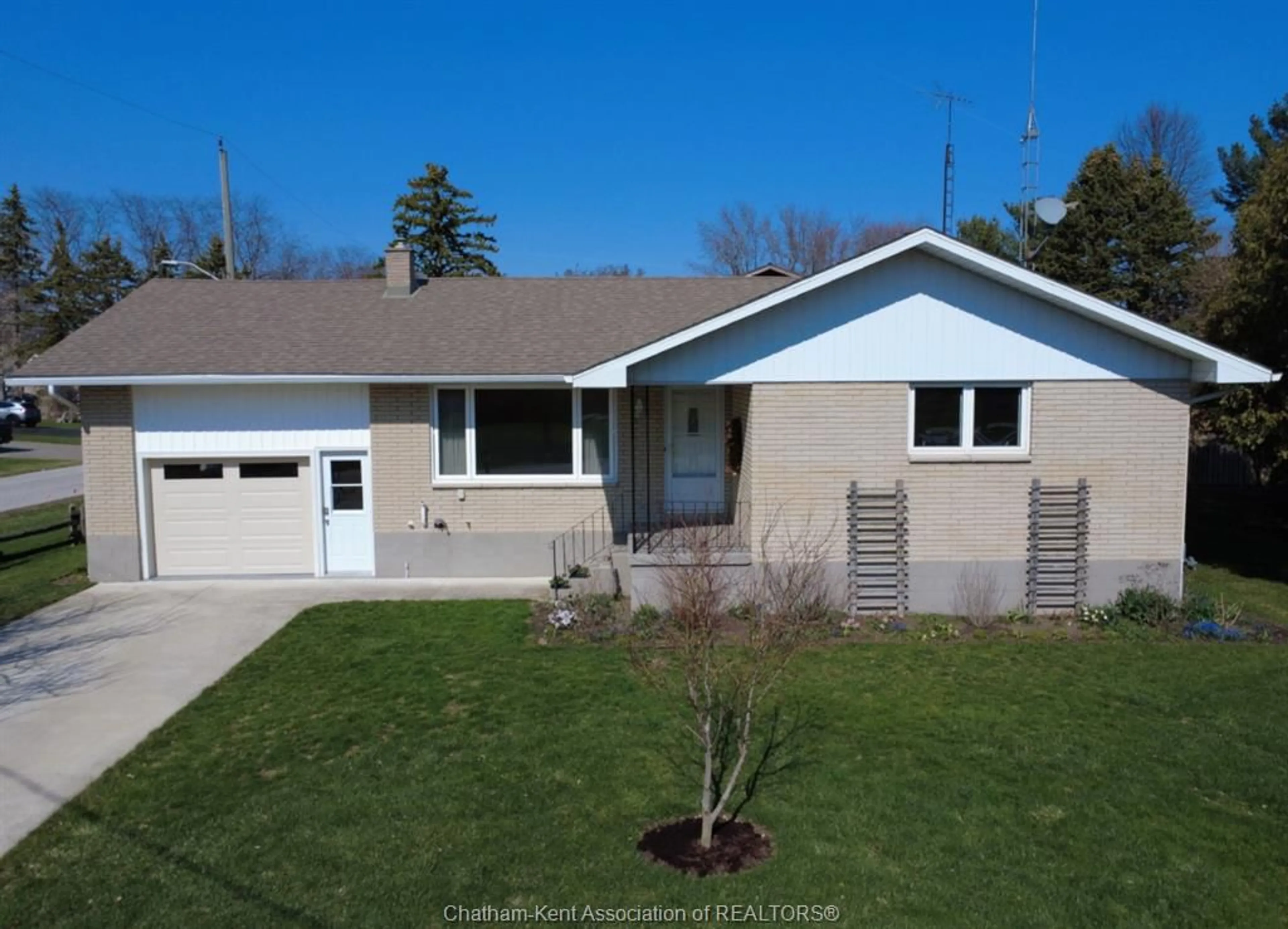 Home with vinyl exterior material, street for 56 Ford Cres, Blenheim Ontario N0P 1A0