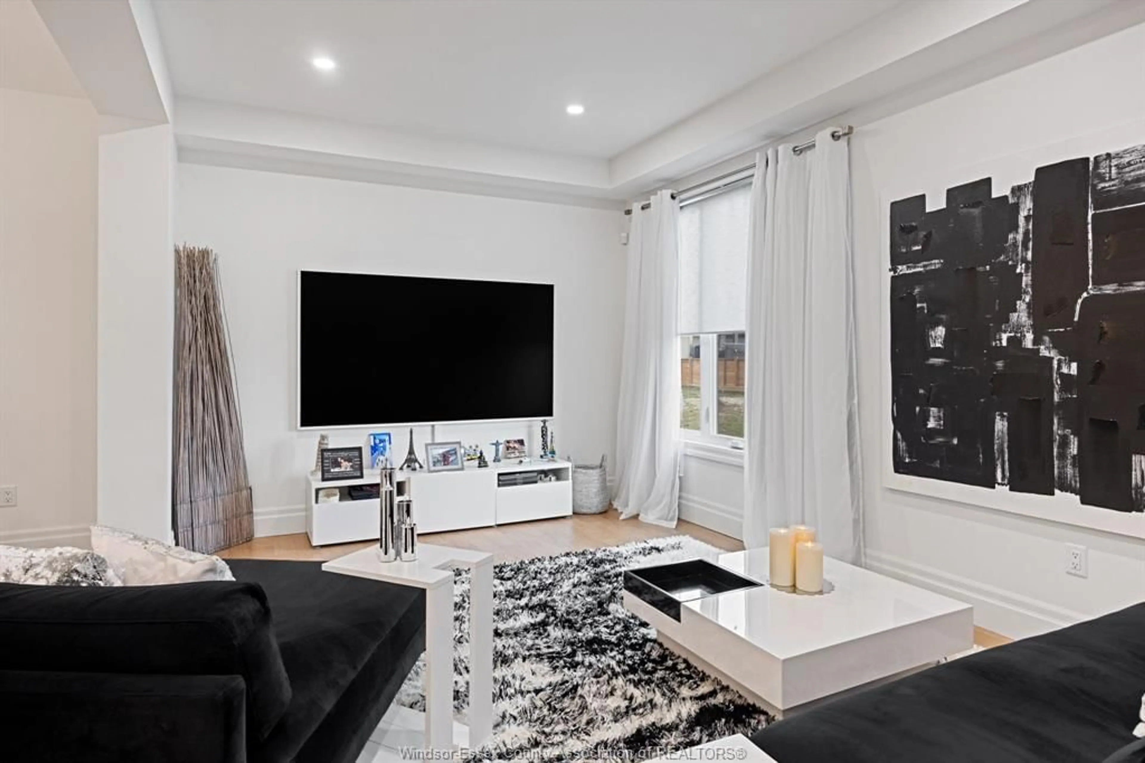 Home theater for 116 PETERS St, Essex Ontario N8M 0B1