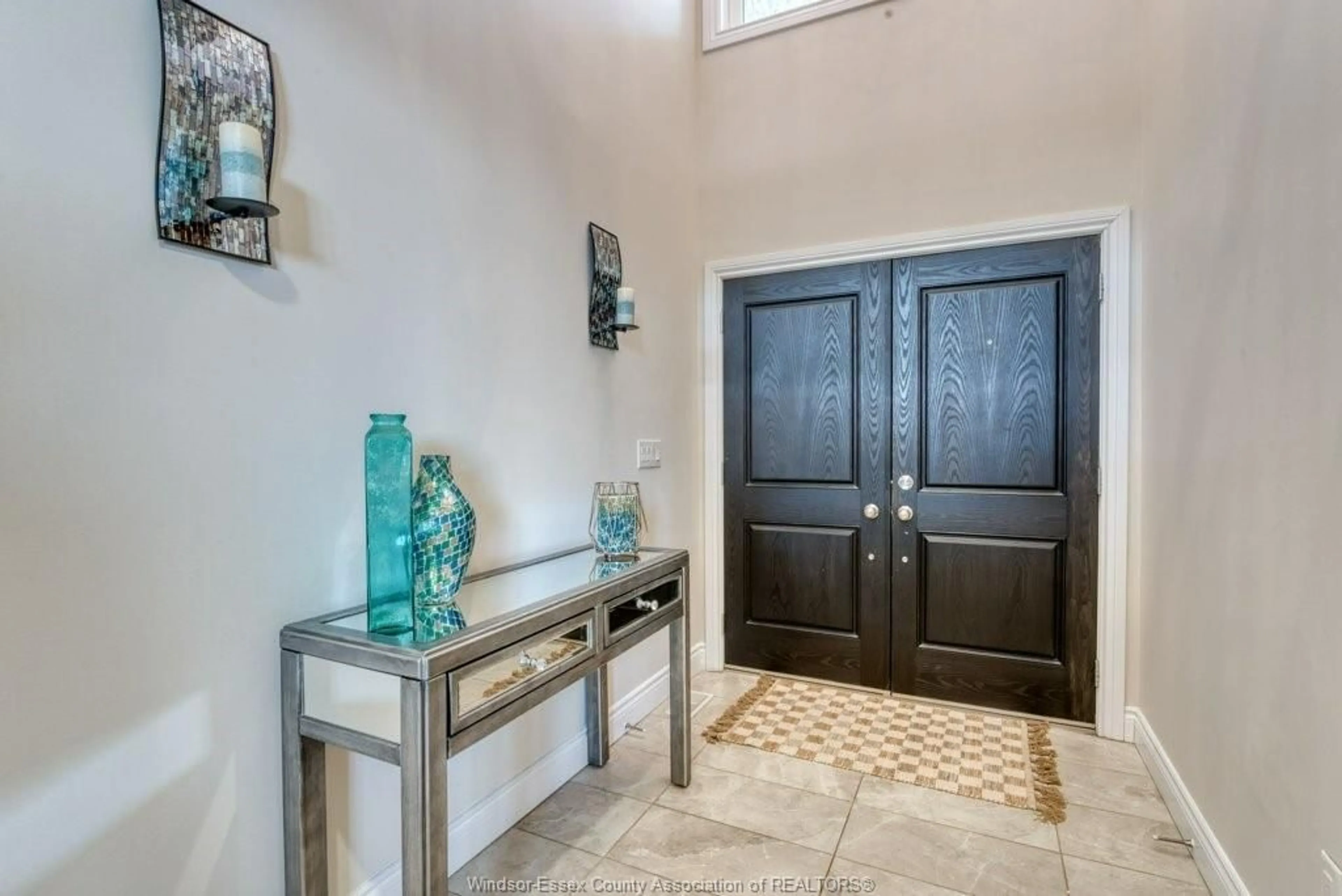 Indoor entryway for 196 SPRING St, Lakeshore Ontario N8L 0G7