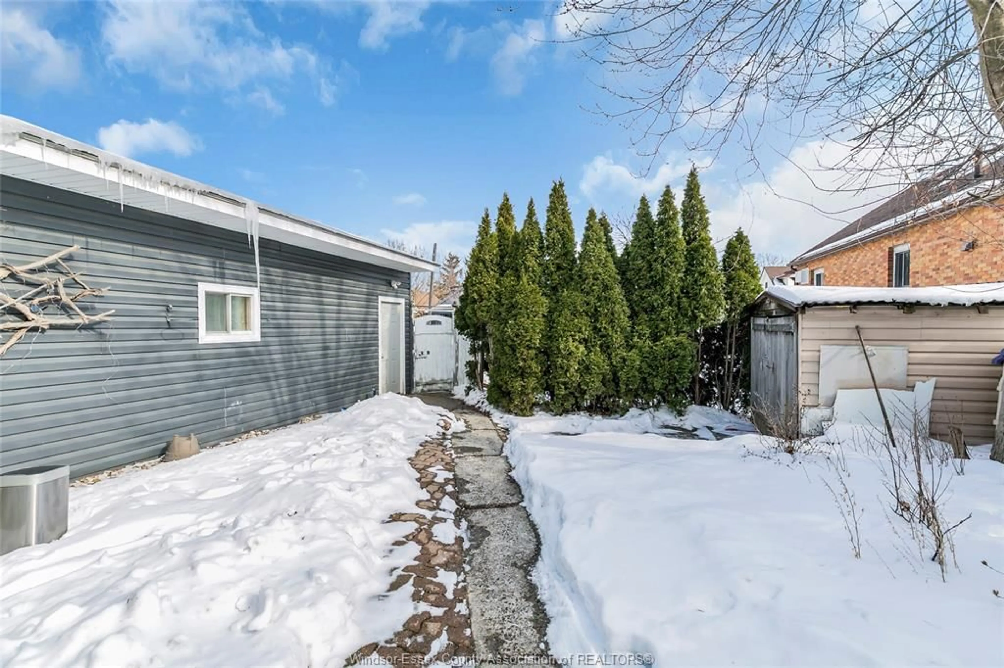 Patio, street for 1623 ALBERT, Windsor Ontario N8Y 3R4