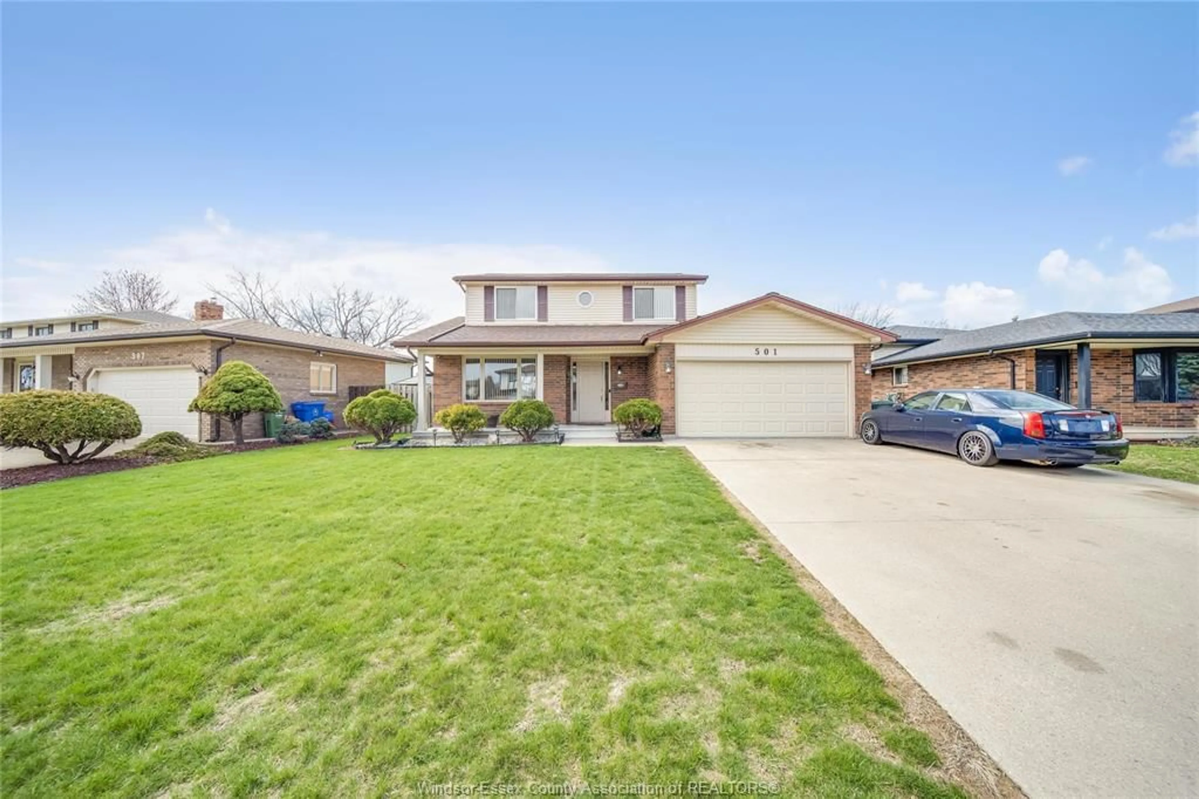 A pic from outside/outdoor area/front of a property/back of a property/a pic from drone, street for 501 GREEN VALLEY Dr, Tecumseh Ontario N8N 4C2