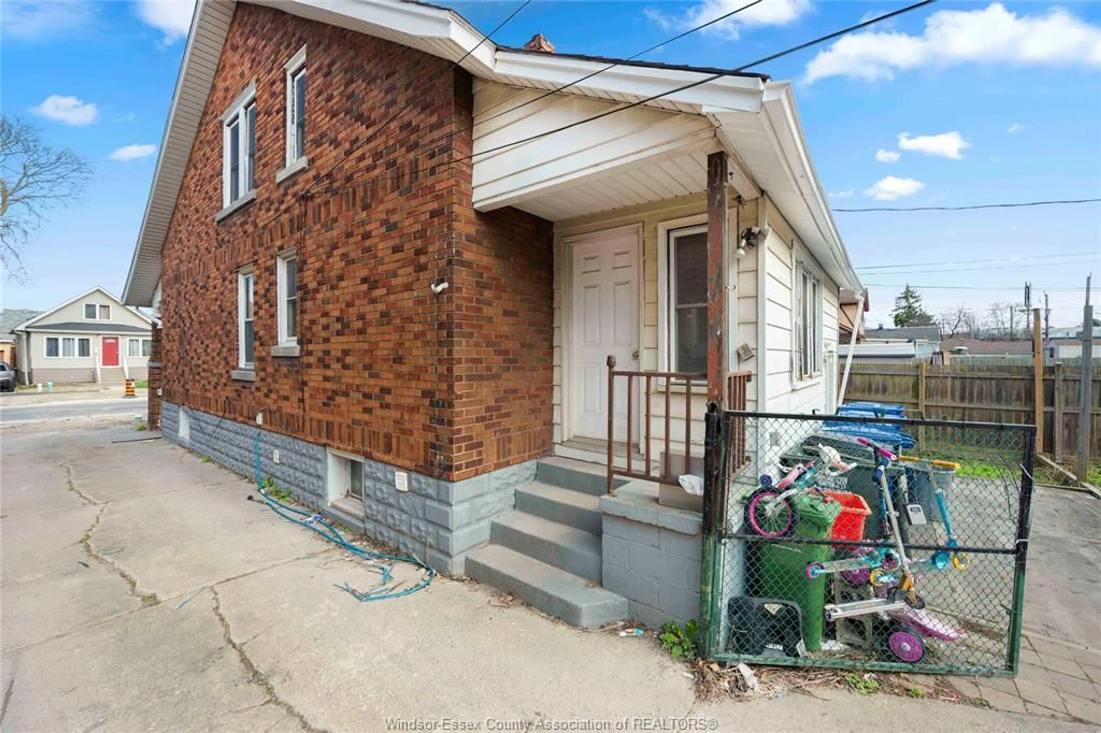 Unknown for 1839 ST. LUKE, Windsor Ontario N8W 3W8