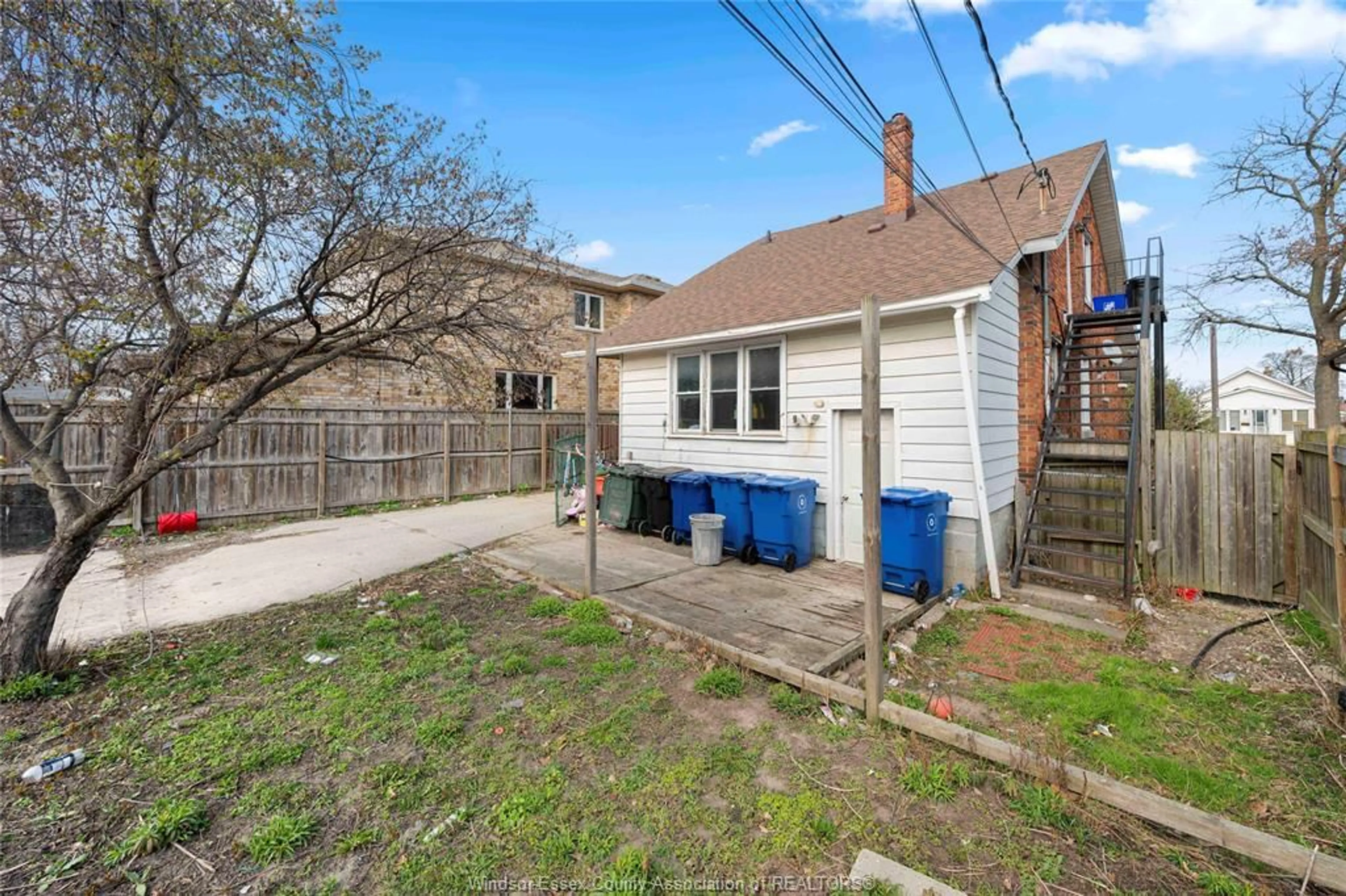 A pic from outside/outdoor area/front of a property/back of a property/a pic from drone, street for 1839 ST. LUKE, Windsor Ontario N8W 3W8