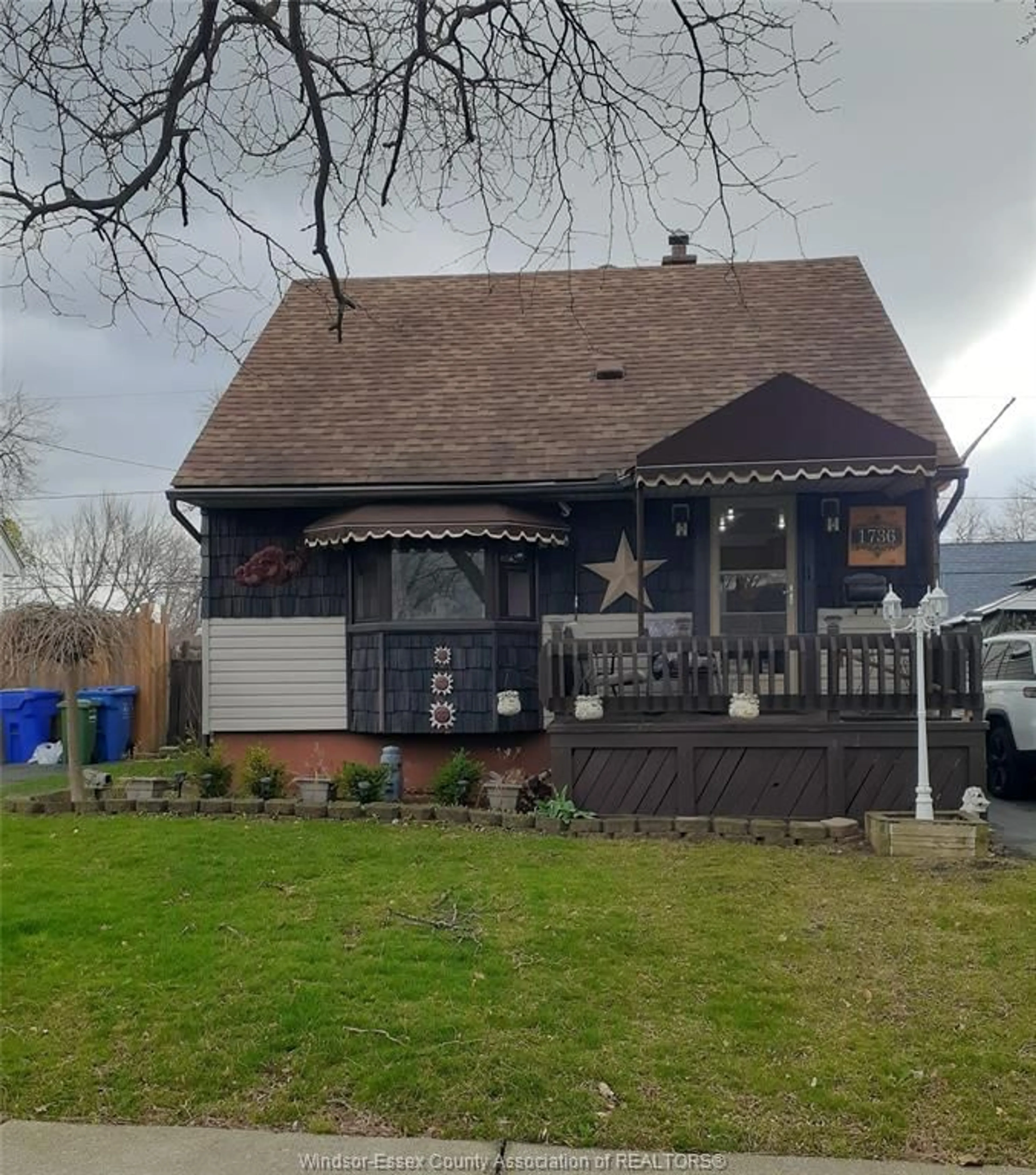 A pic from outside/outdoor area/front of a property/back of a property/a pic from drone, street for 1736 LABADIE RD, Windsor Ontario N8Y 4H5