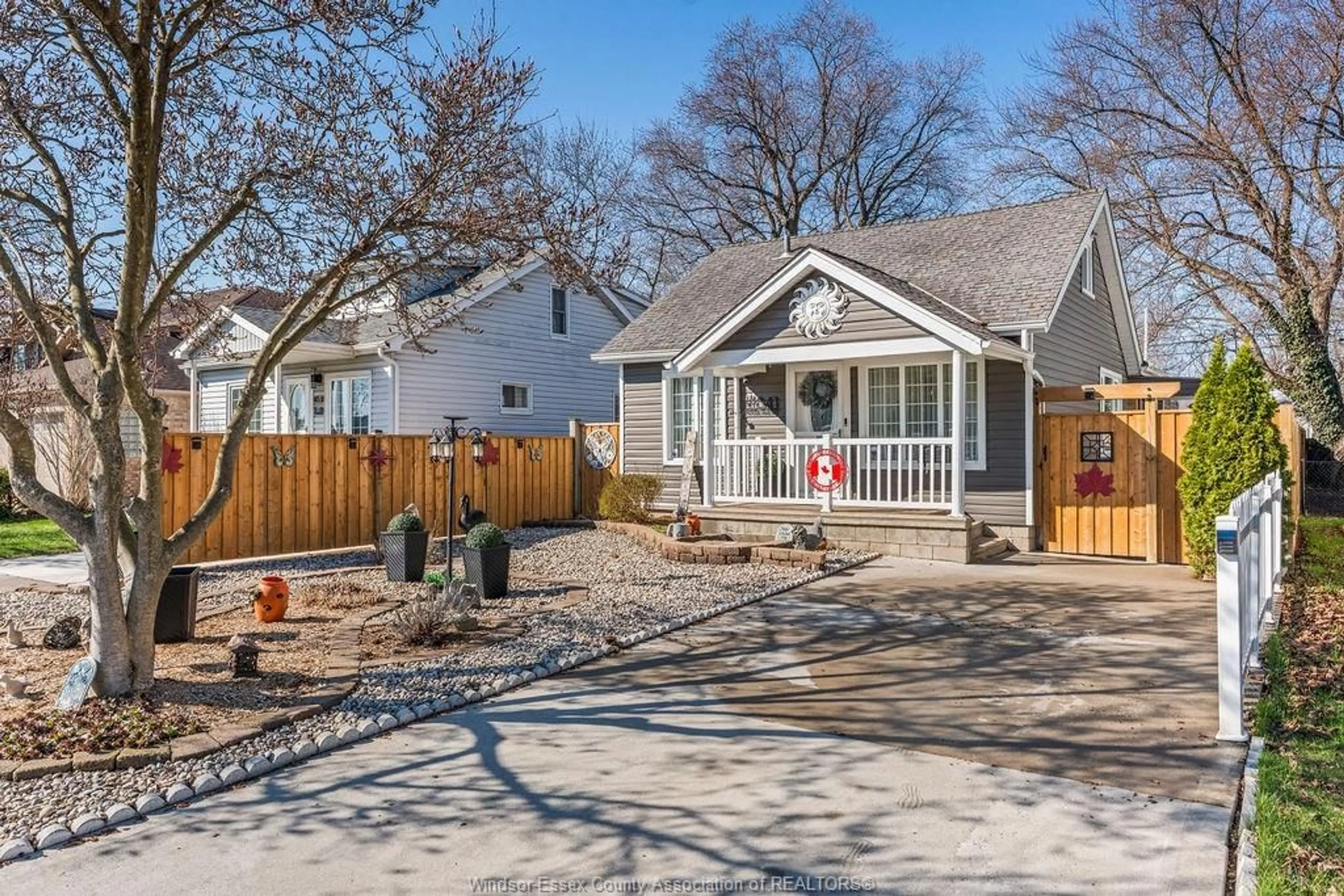 Unknown for 341 Frank, Windsor Ontario N8S 3N9