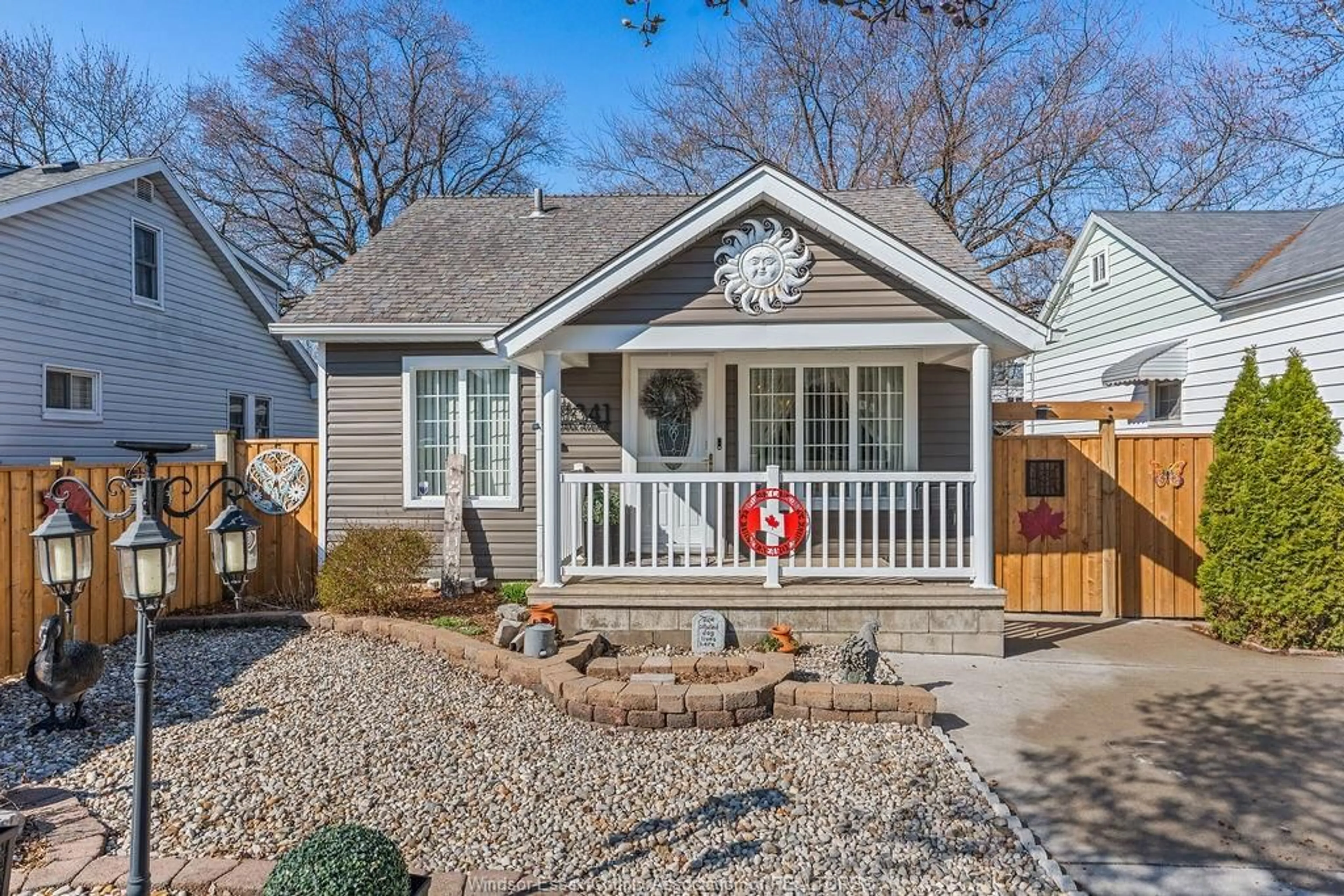 Home with vinyl exterior material, street for 341 Frank, Windsor Ontario N8S 3N9